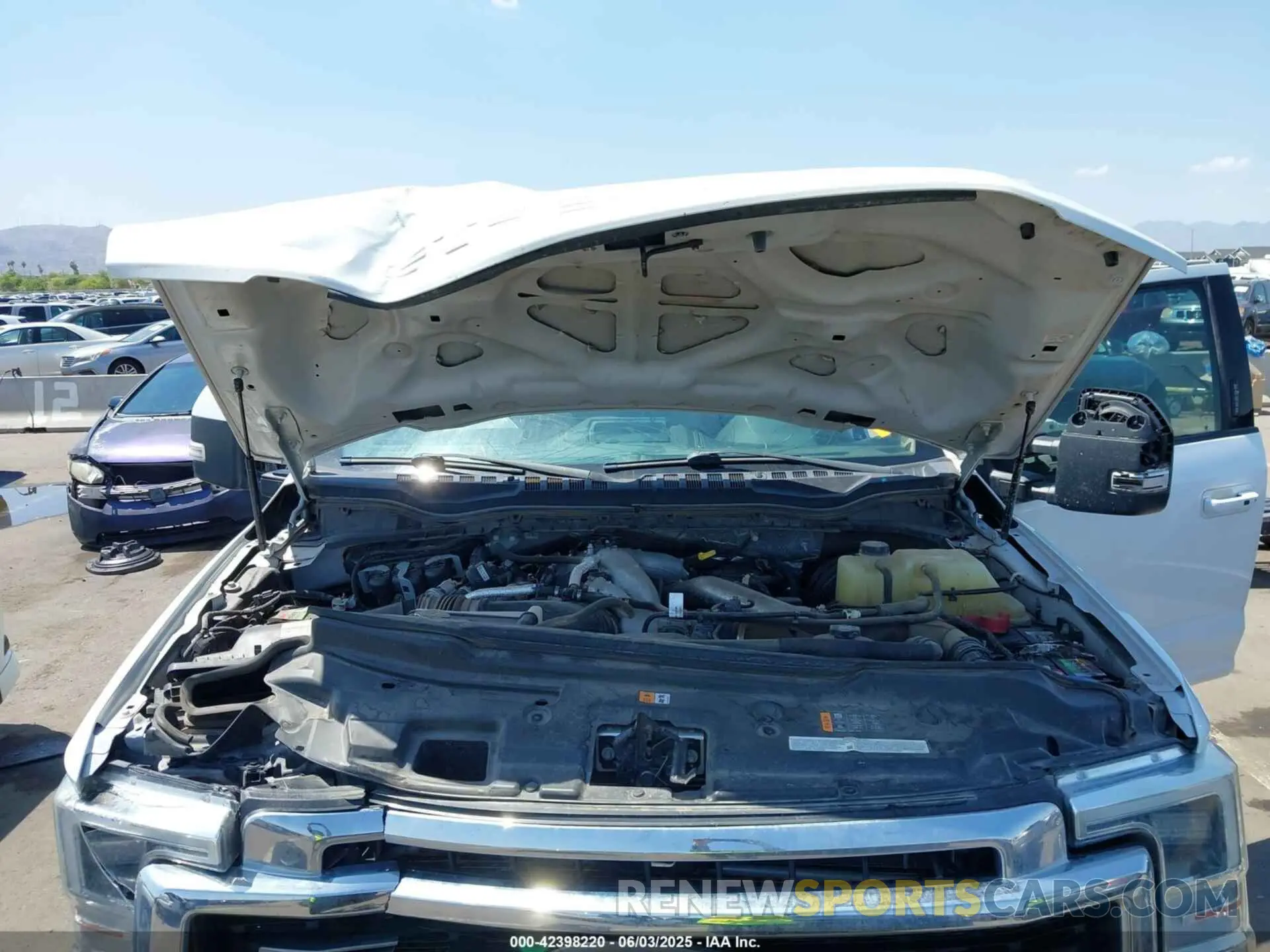 9 Photograph of a damaged car 1FT8W3BT6NEC26001 FORD F-350 2022