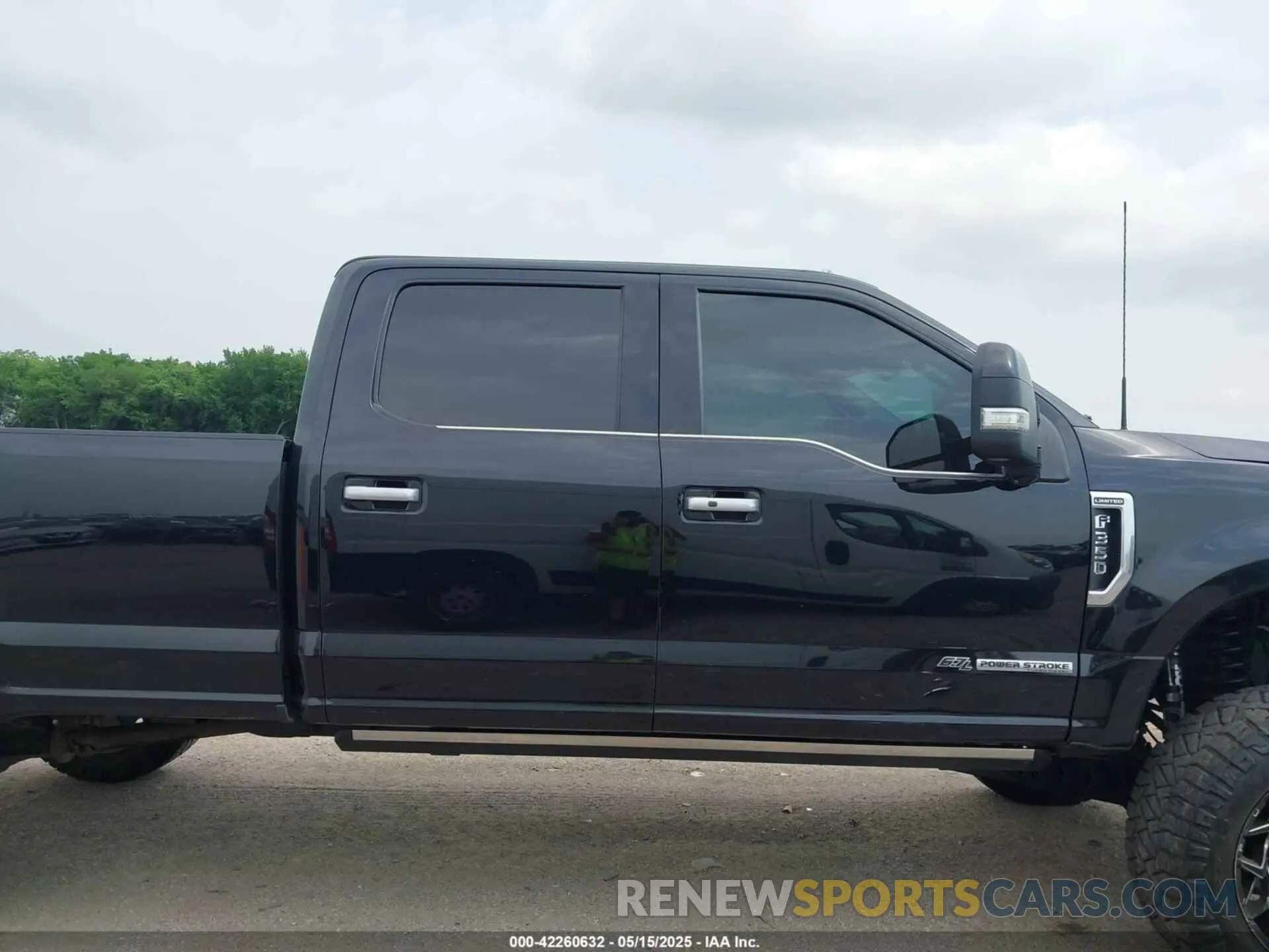 13 Photograph of a damaged car 1FT8W3BT7NEC05349 FORD F-350 2022