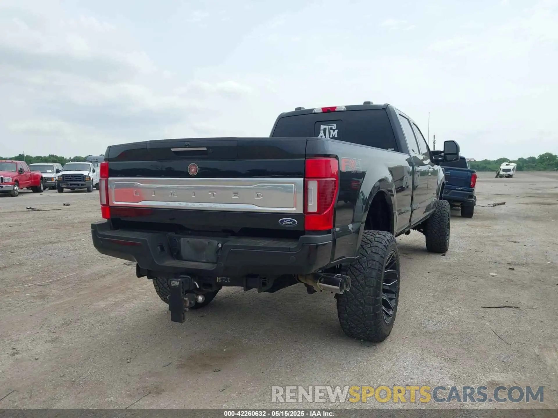 4 Photograph of a damaged car 1FT8W3BT7NEC05349 FORD F-350 2022