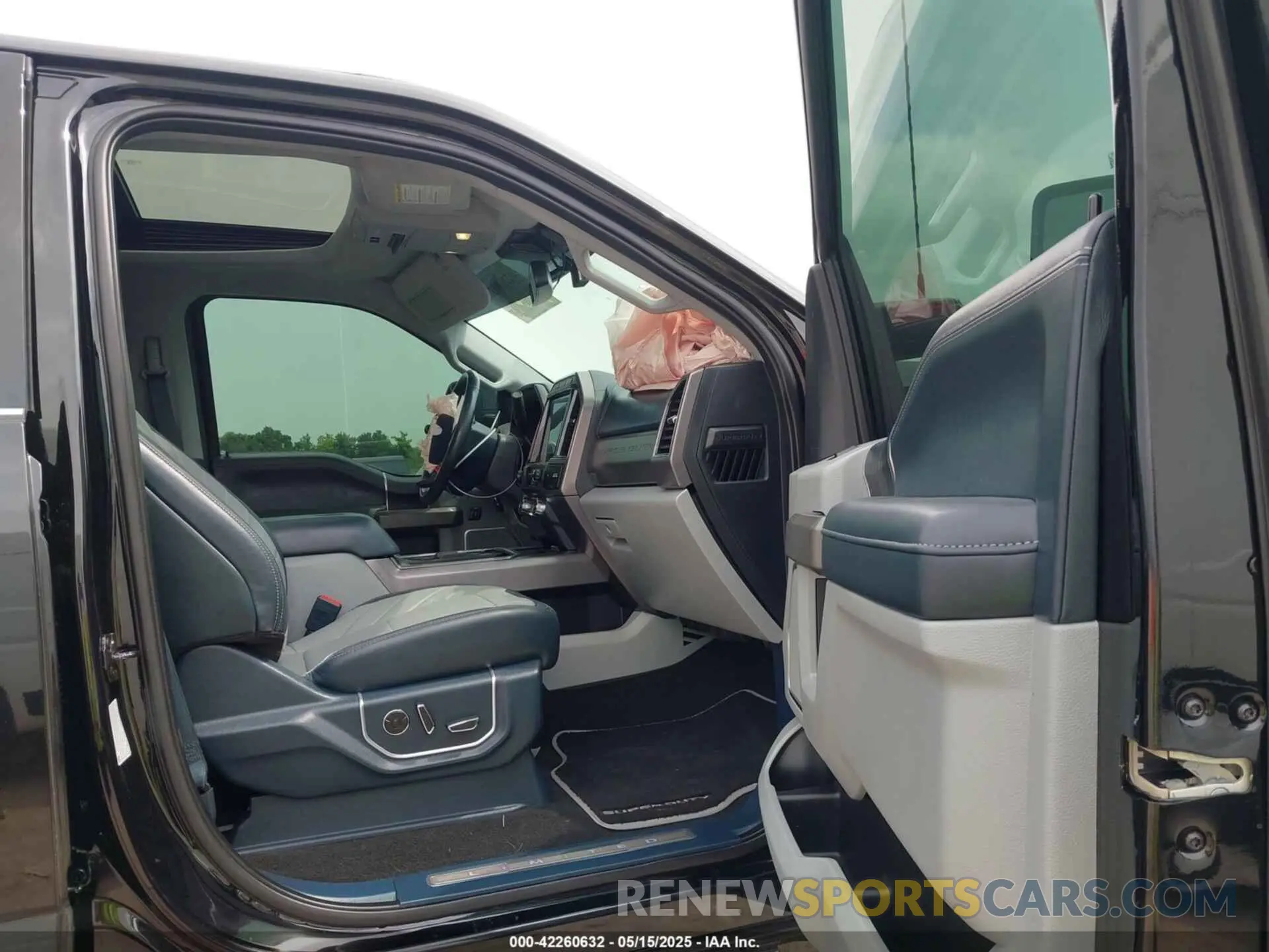 5 Photograph of a damaged car 1FT8W3BT7NEC05349 FORD F-350 2022