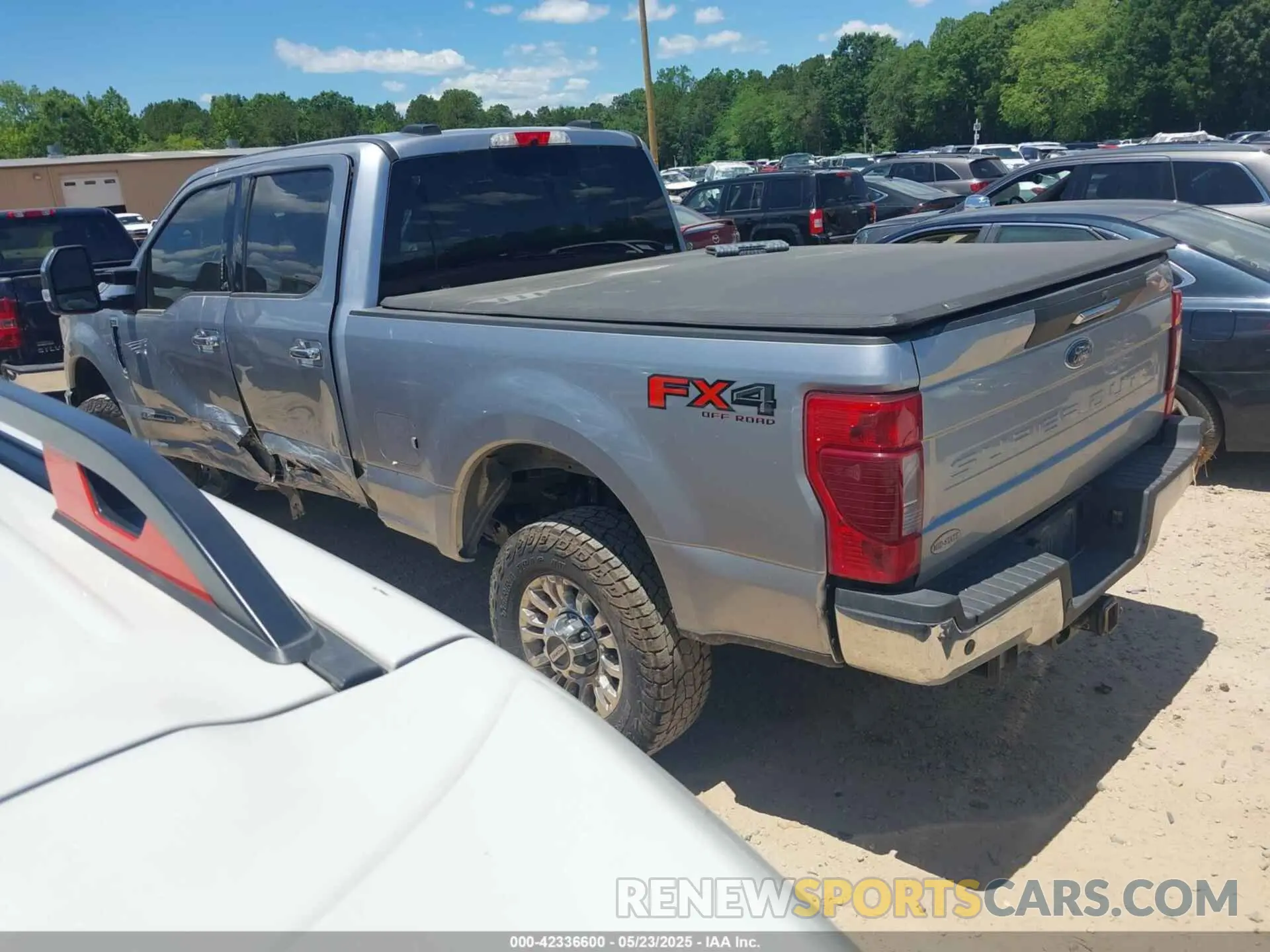 3 Photograph of a damaged car 1FT8W3BT7NEE79442 FORD F-350 2022