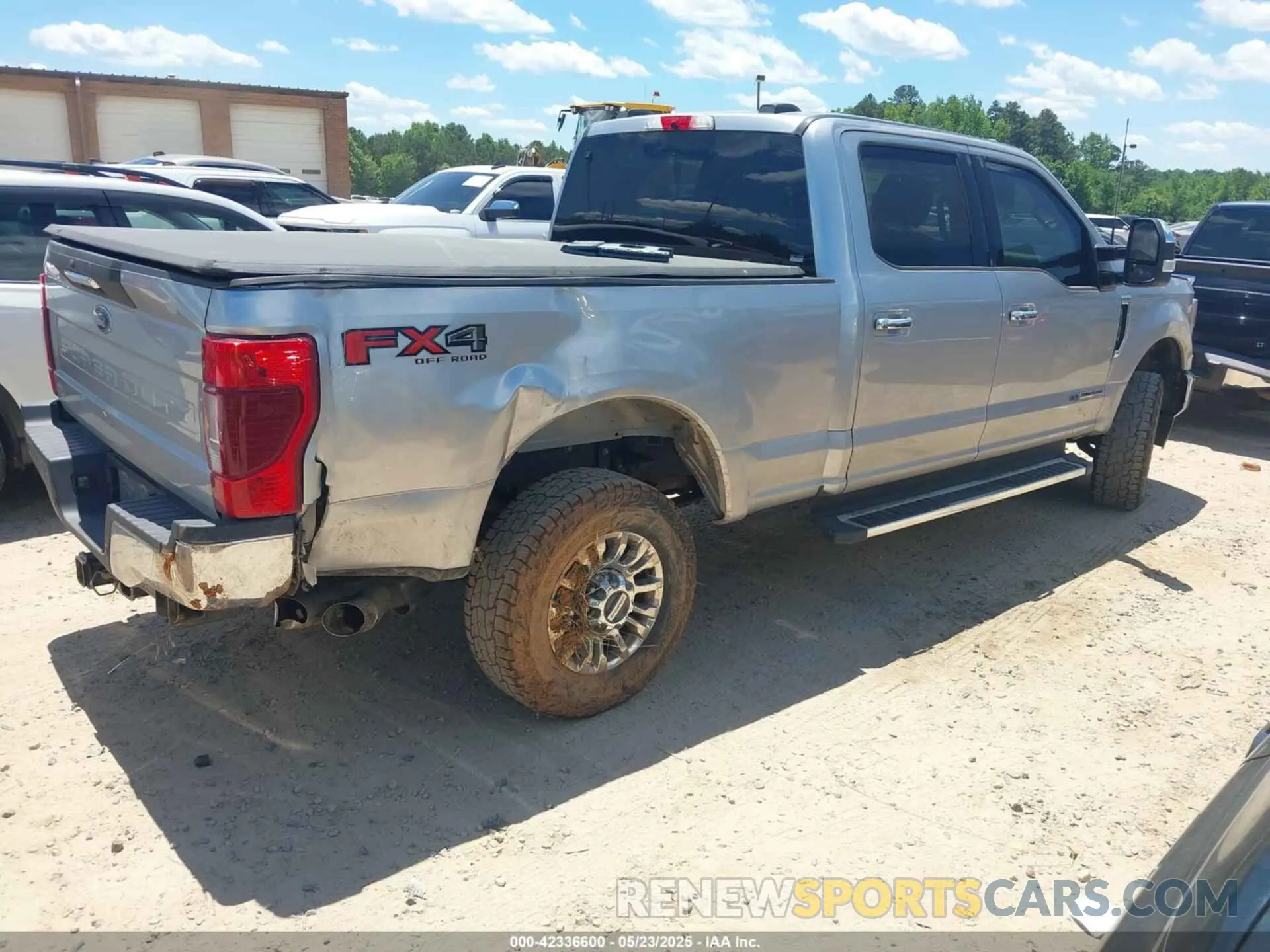 4 Photograph of a damaged car 1FT8W3BT7NEE79442 FORD F-350 2022