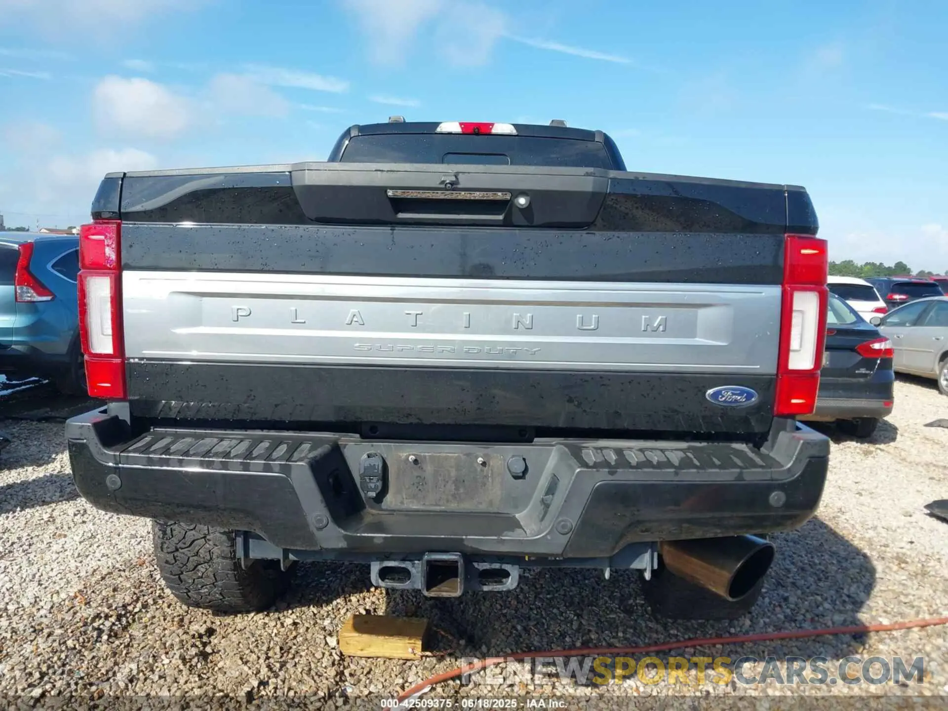 16 Photograph of a damaged car 1FT8W3BT7NEF51434 FORD F-350 2022