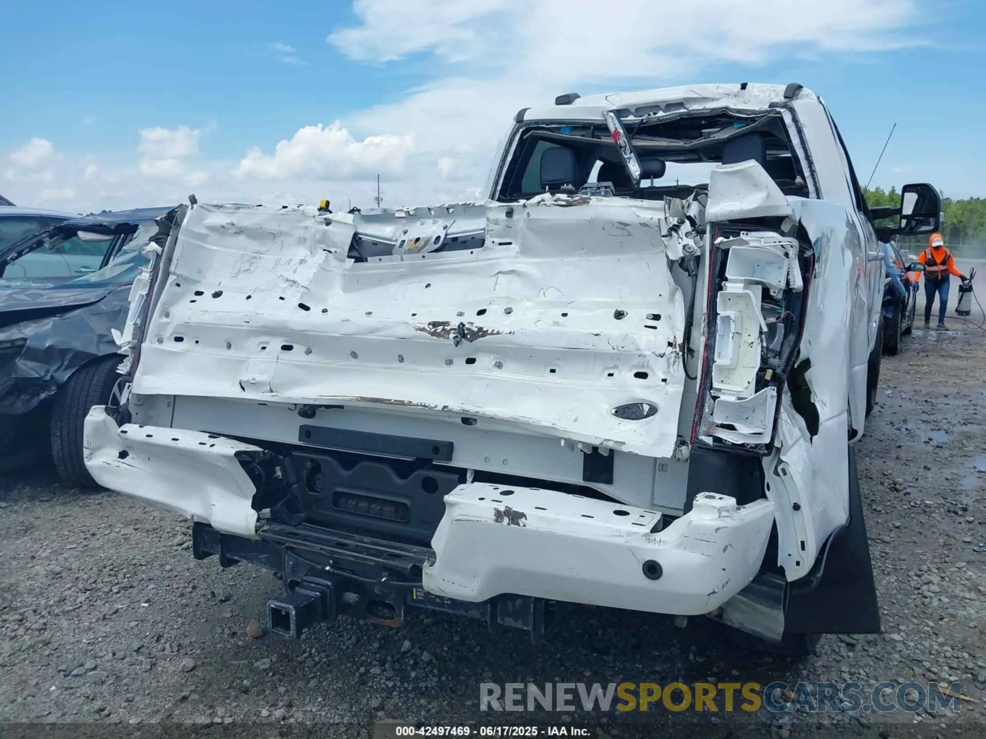 16 Photograph of a damaged car 1FT8W3BTXNEC05278 FORD F-350 2022