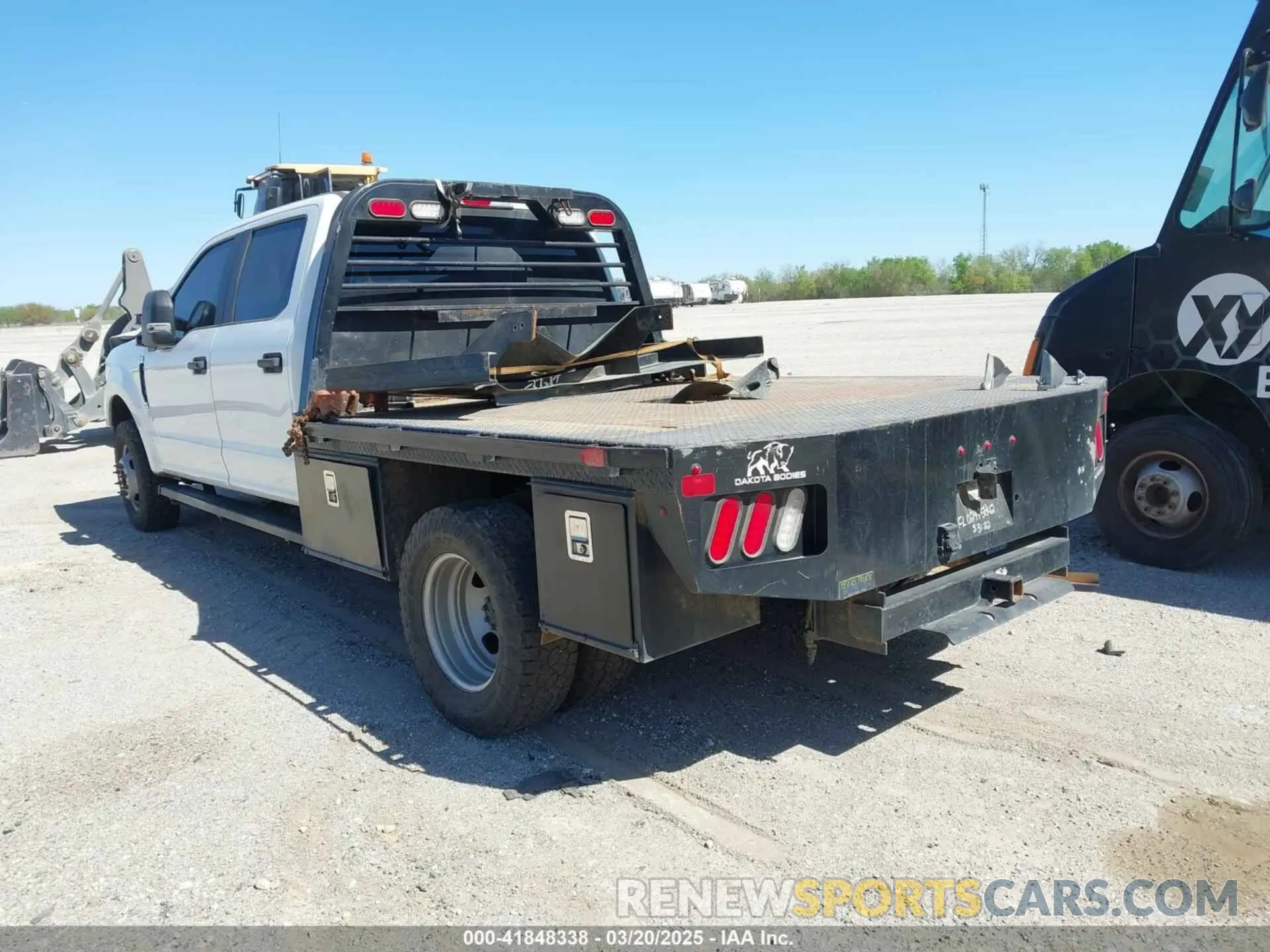 3 Photograph of a damaged car 1FT8W3C68NEE83511 FORD F-350 2022