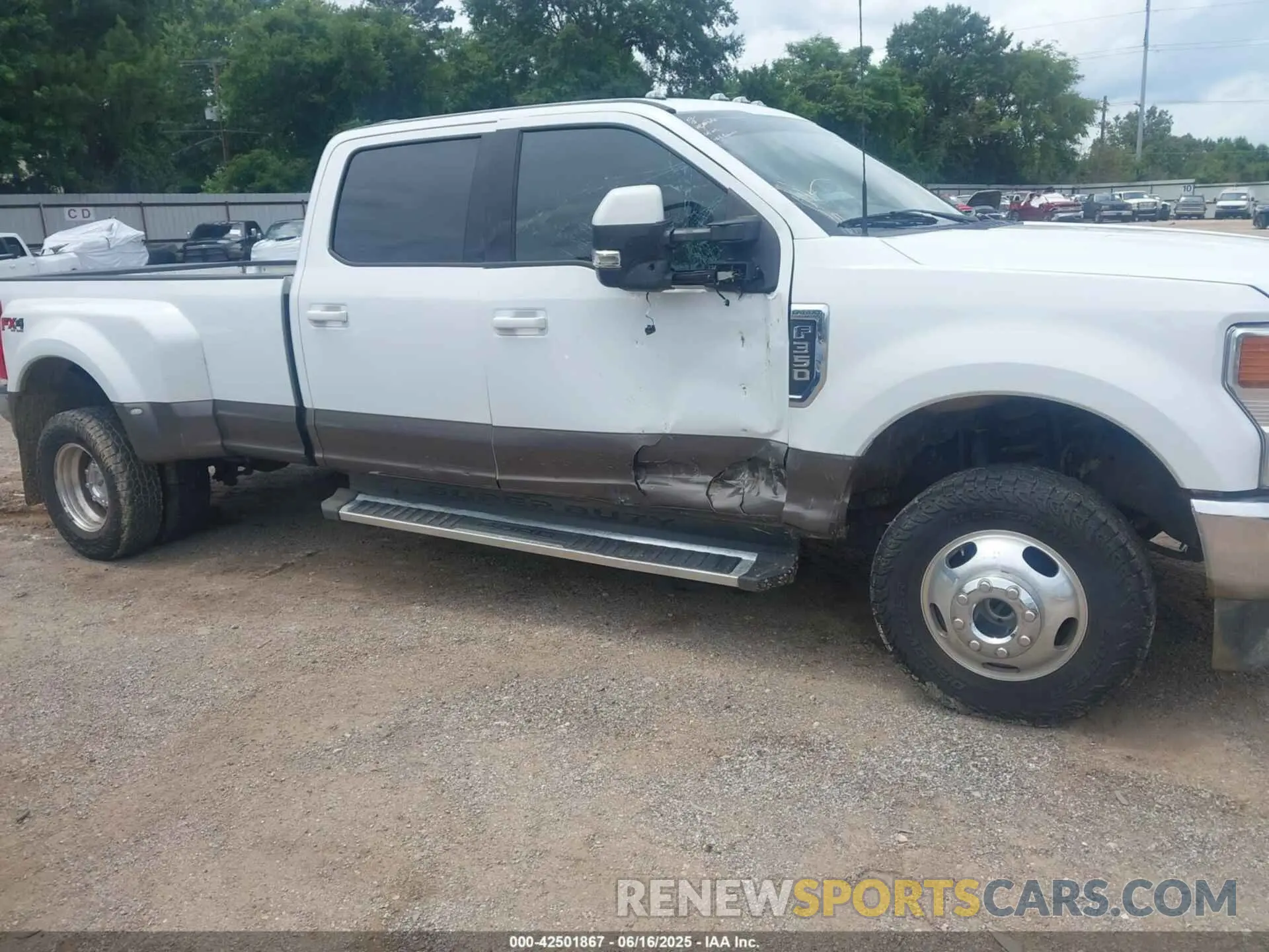 13 Photograph of a damaged car 1FT8W3DN0NEE76400 FORD F-350 2022
