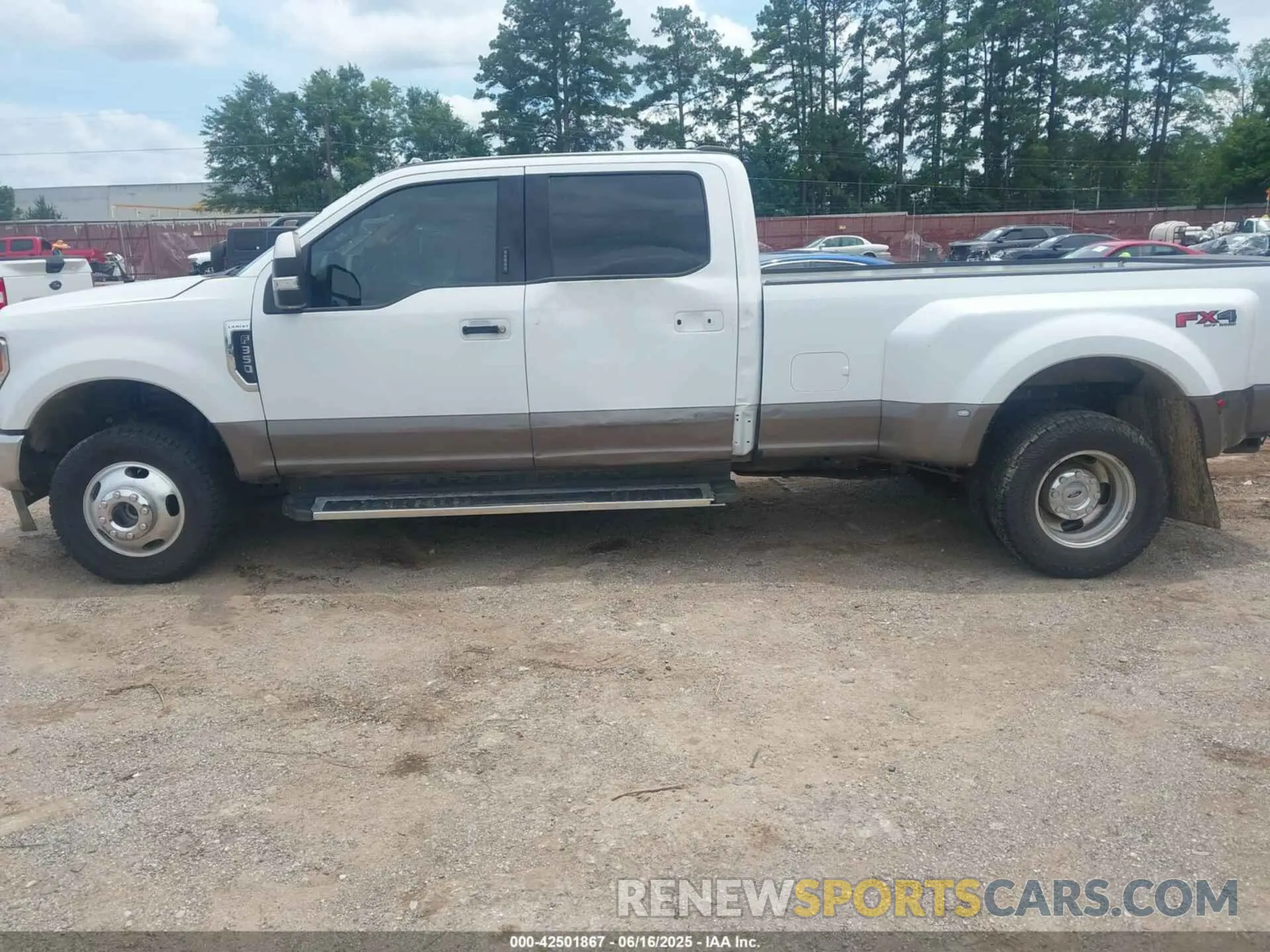 14 Photograph of a damaged car 1FT8W3DN0NEE76400 FORD F-350 2022