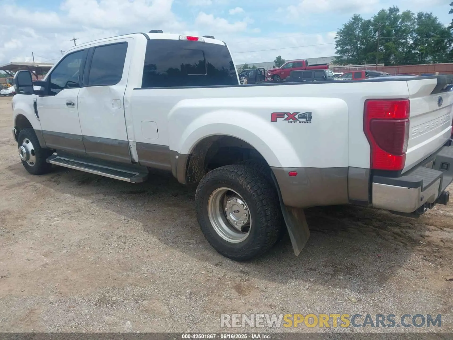3 Photograph of a damaged car 1FT8W3DN0NEE76400 FORD F-350 2022