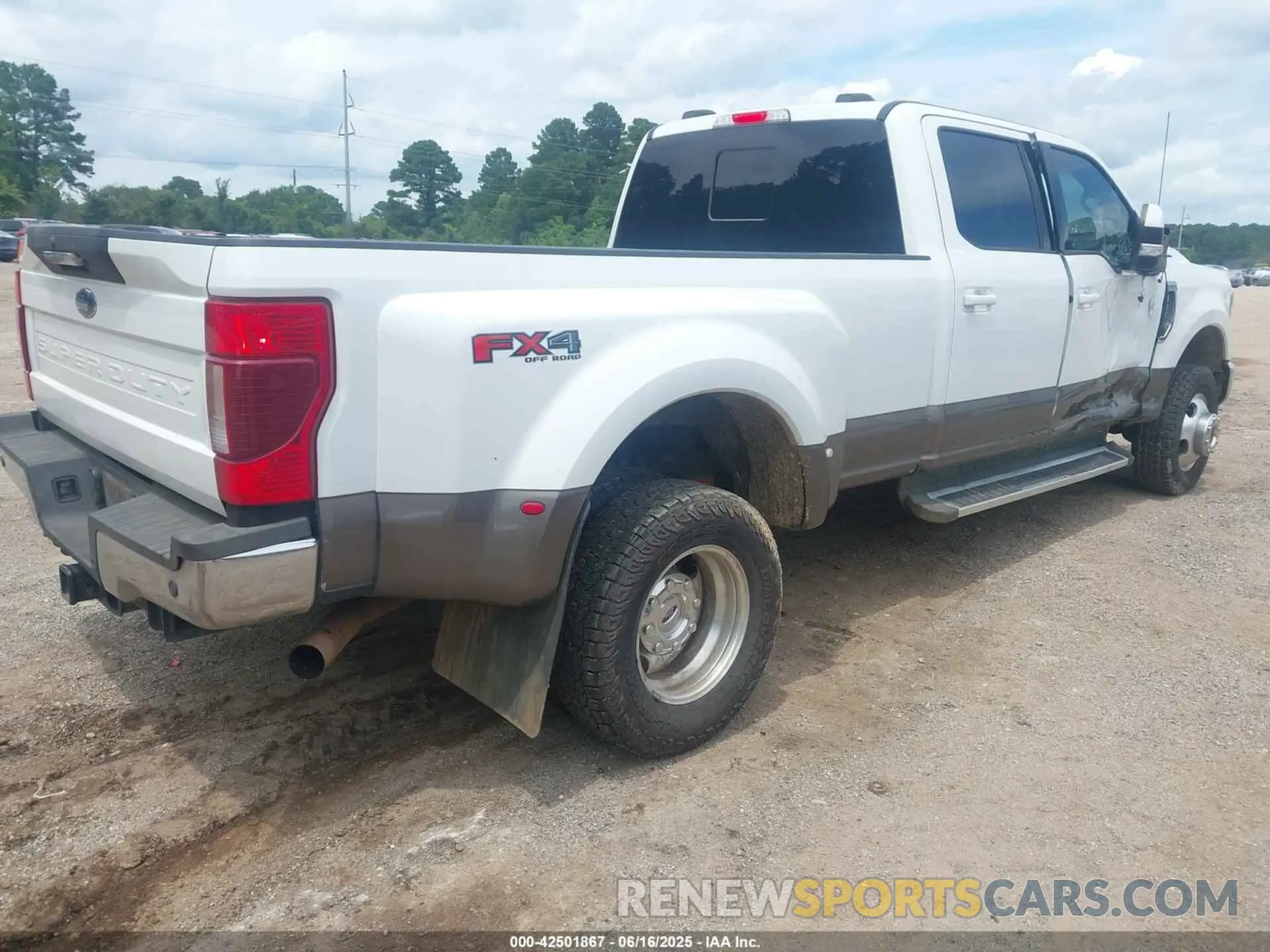 4 Photograph of a damaged car 1FT8W3DN0NEE76400 FORD F-350 2022