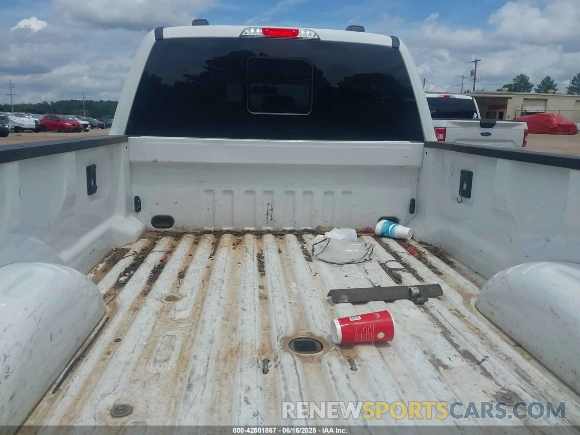 6 Photograph of a damaged car 1FT8W3DN0NEE76400 FORD F-350 2022