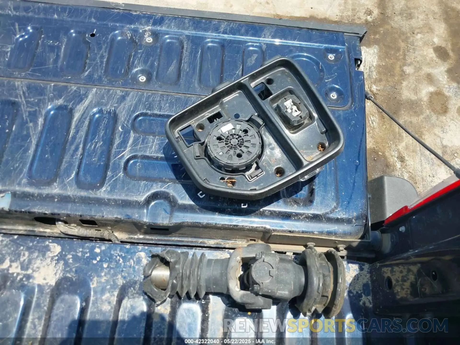 12 Photograph of a damaged car 1FT8W3DN5NEE81592 FORD F-350 2022