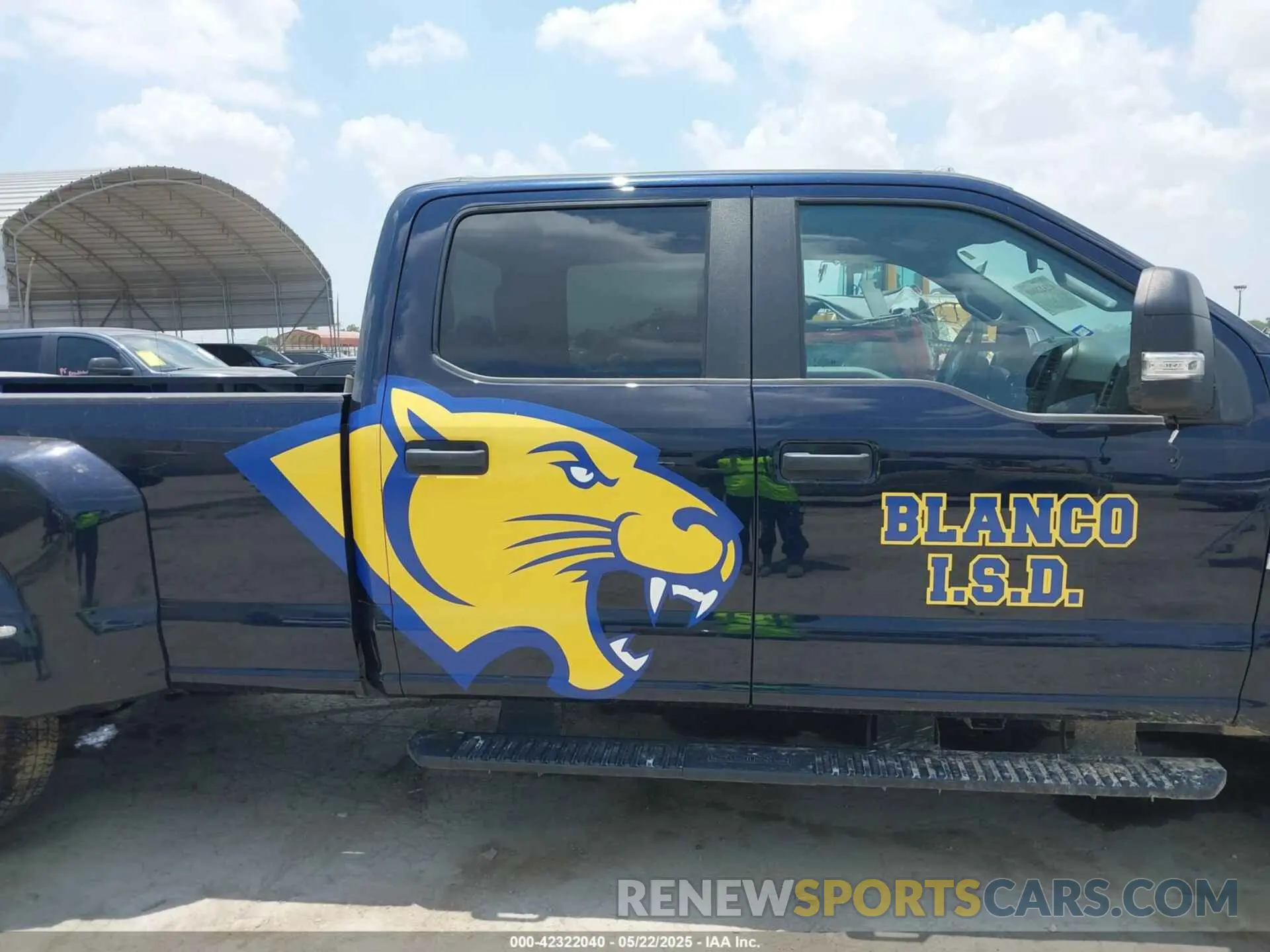 14 Photograph of a damaged car 1FT8W3DN5NEE81592 FORD F-350 2022