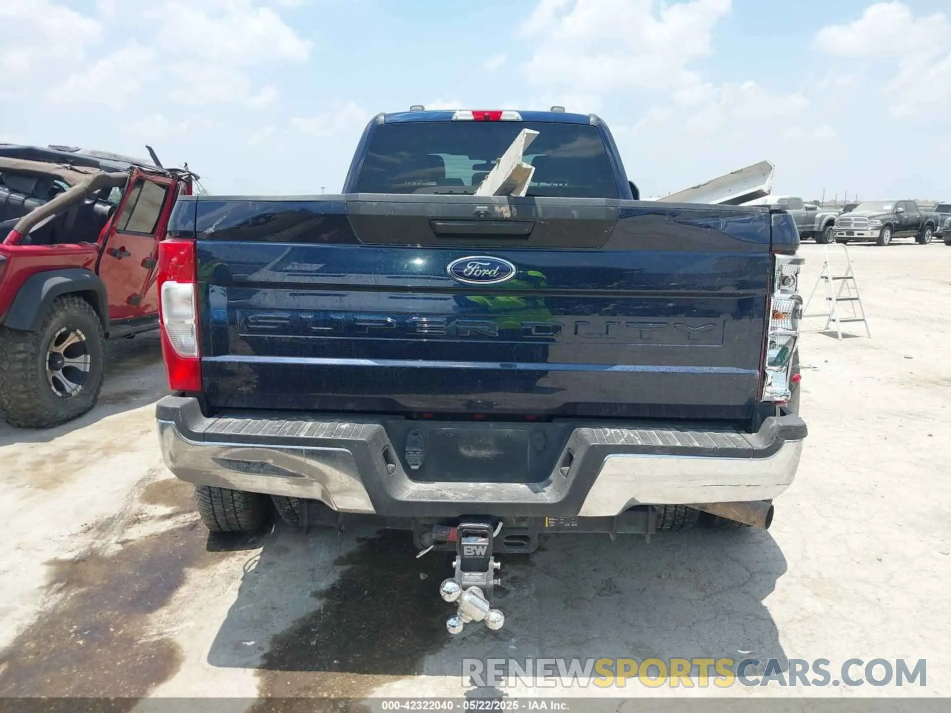 16 Photograph of a damaged car 1FT8W3DN5NEE81592 FORD F-350 2022