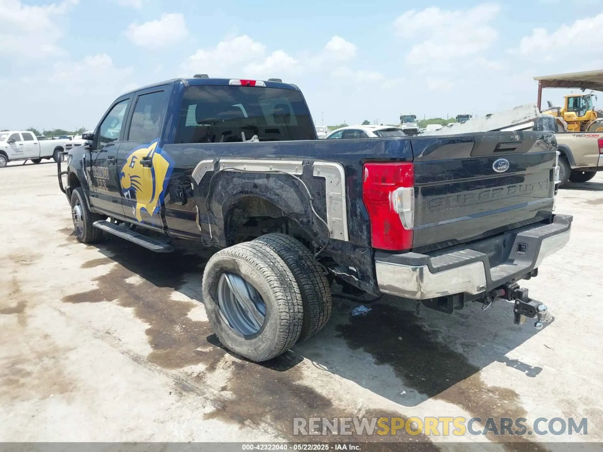 3 Photograph of a damaged car 1FT8W3DN5NEE81592 FORD F-350 2022