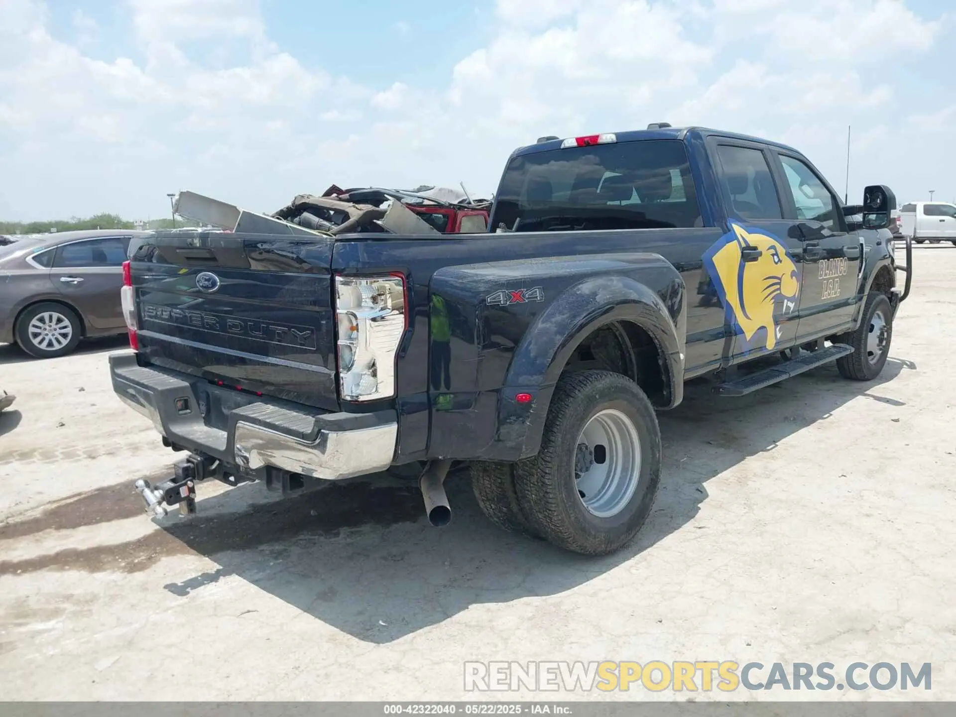 4 Photograph of a damaged car 1FT8W3DN5NEE81592 FORD F-350 2022