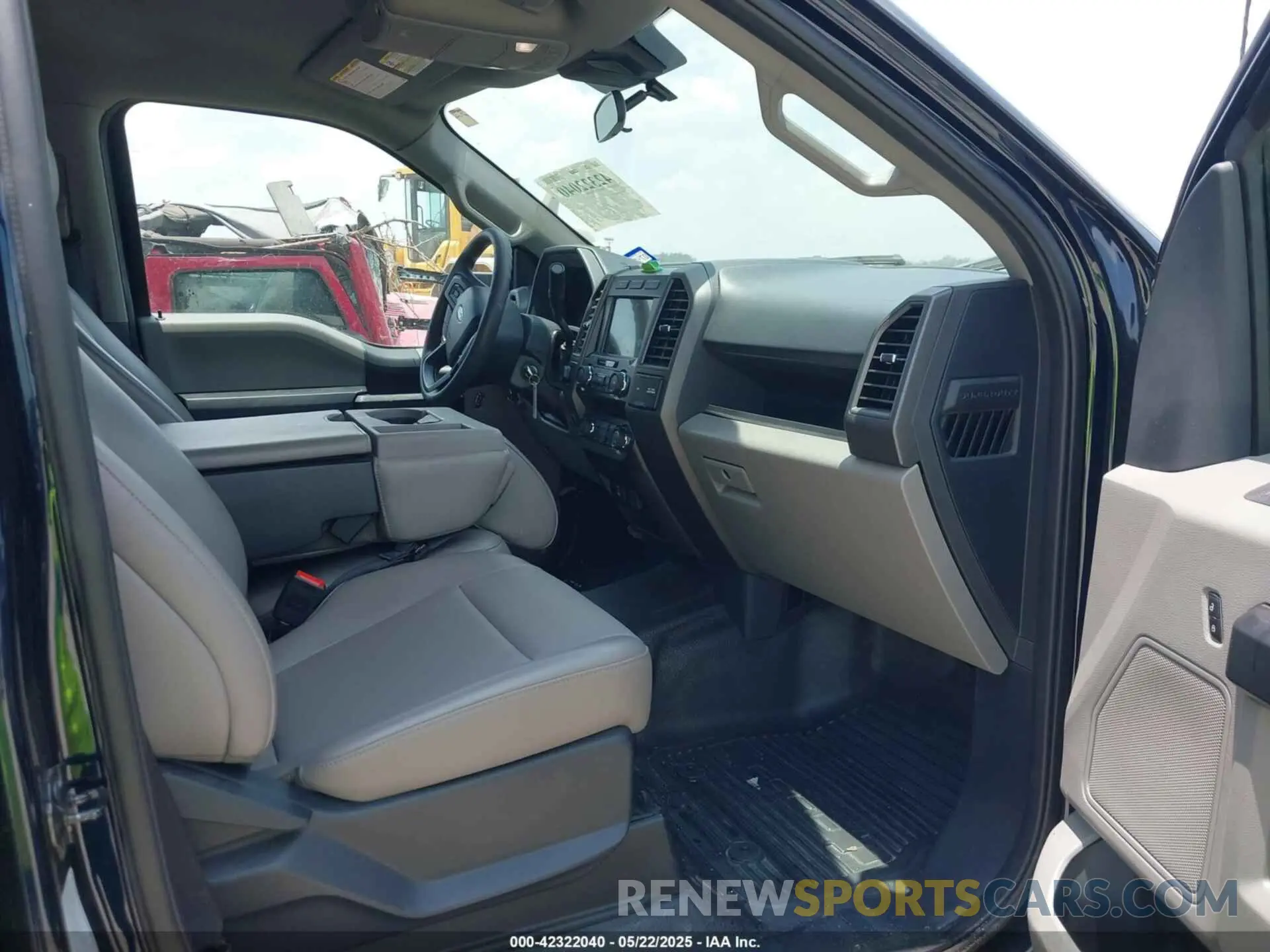 5 Photograph of a damaged car 1FT8W3DN5NEE81592 FORD F-350 2022