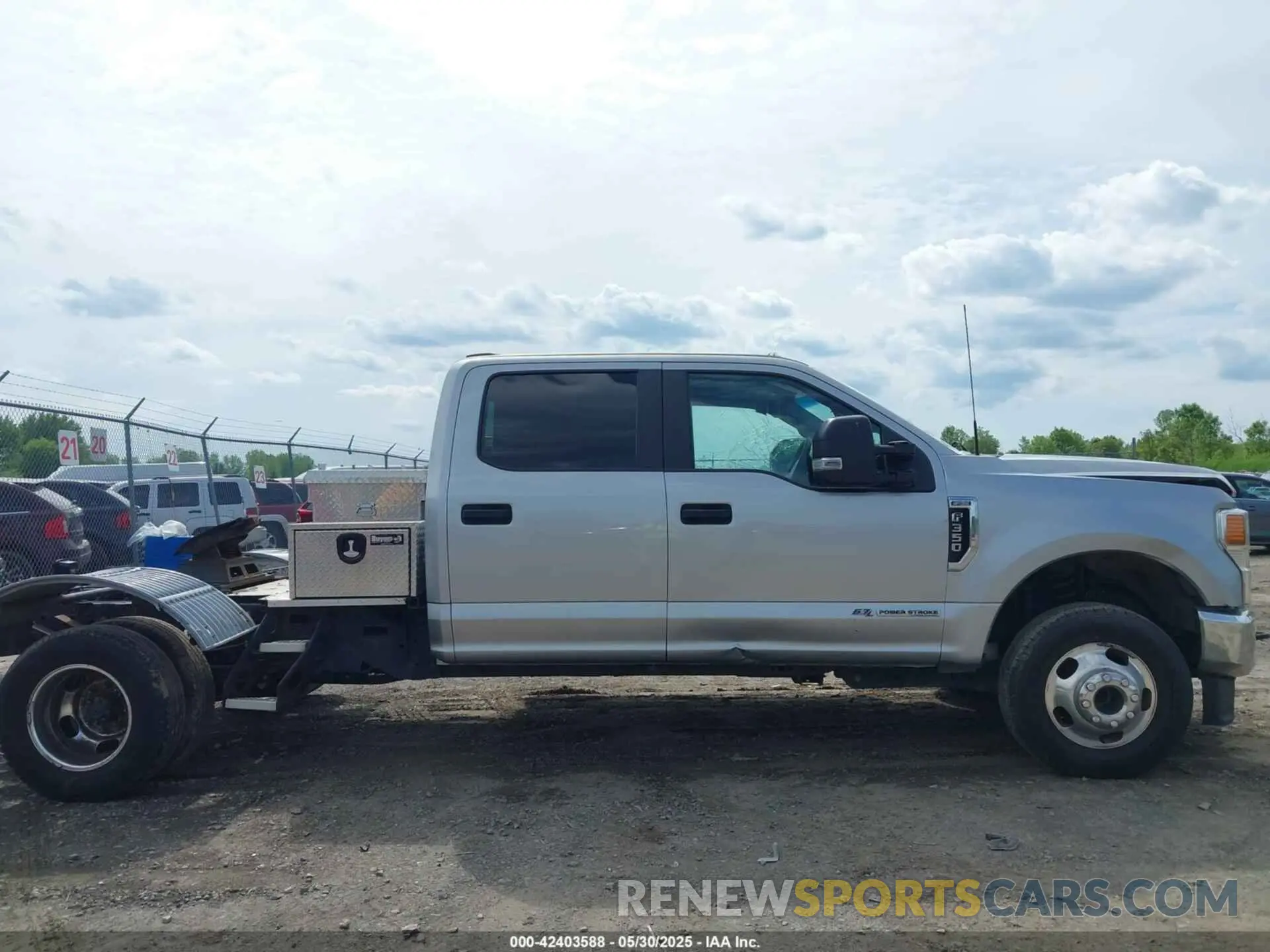 13 Photograph of a damaged car 1FT8W3DT4NEF02060 FORD F-350 2022