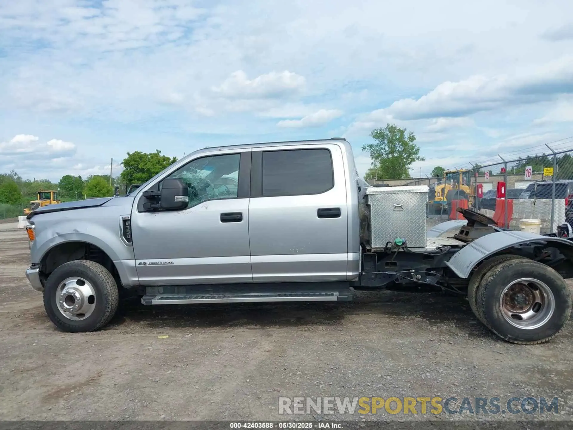 14 Photograph of a damaged car 1FT8W3DT4NEF02060 FORD F-350 2022
