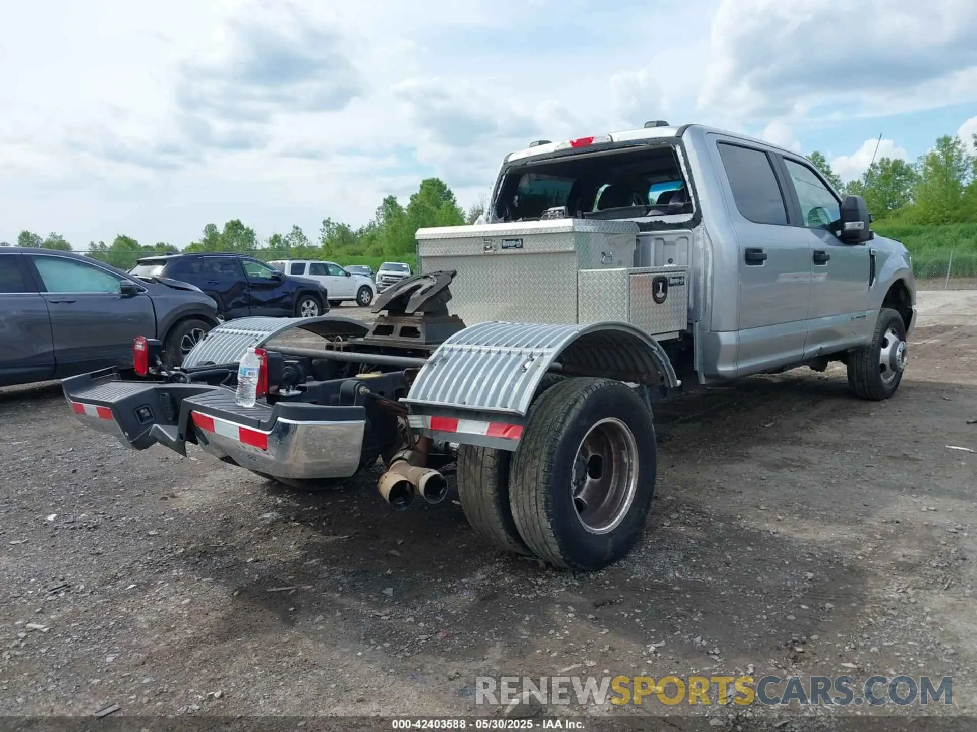4 Photograph of a damaged car 1FT8W3DT4NEF02060 FORD F-350 2022