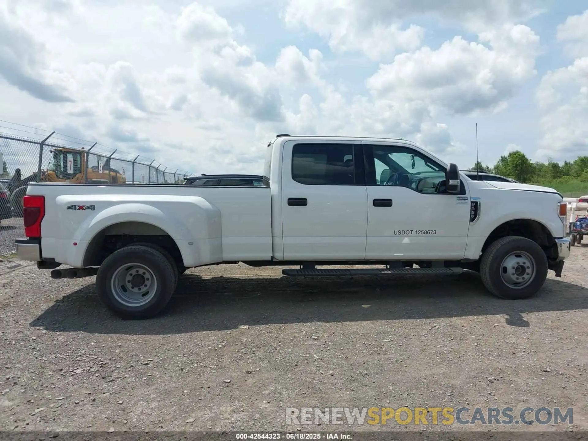 13 Photograph of a damaged car 1FT8W3DT4NEF29761 FORD F-350 2022