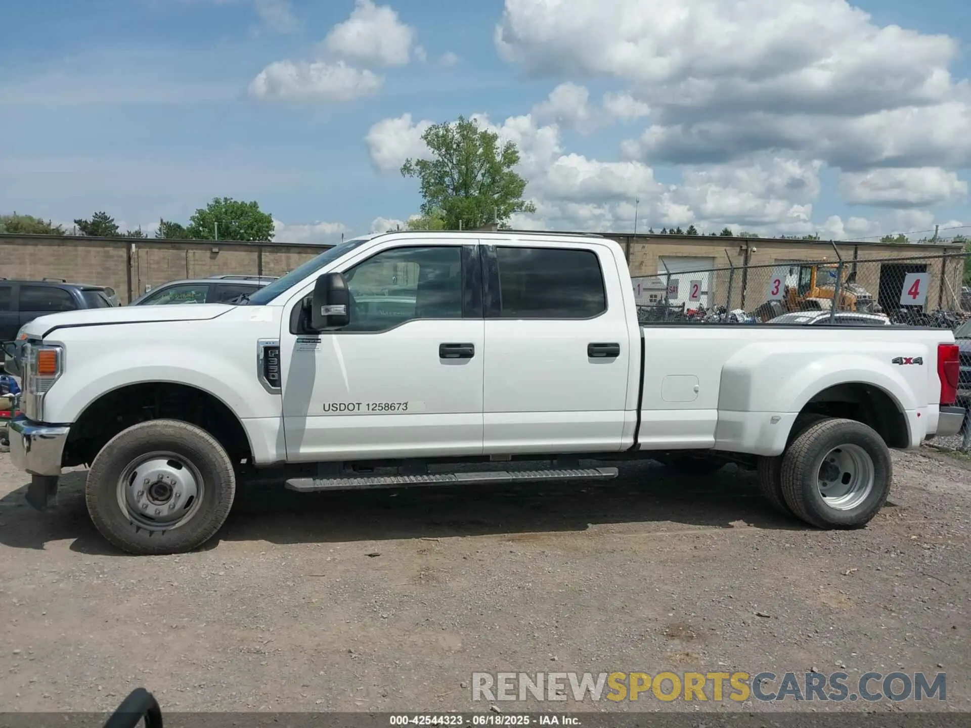 14 Photograph of a damaged car 1FT8W3DT4NEF29761 FORD F-350 2022