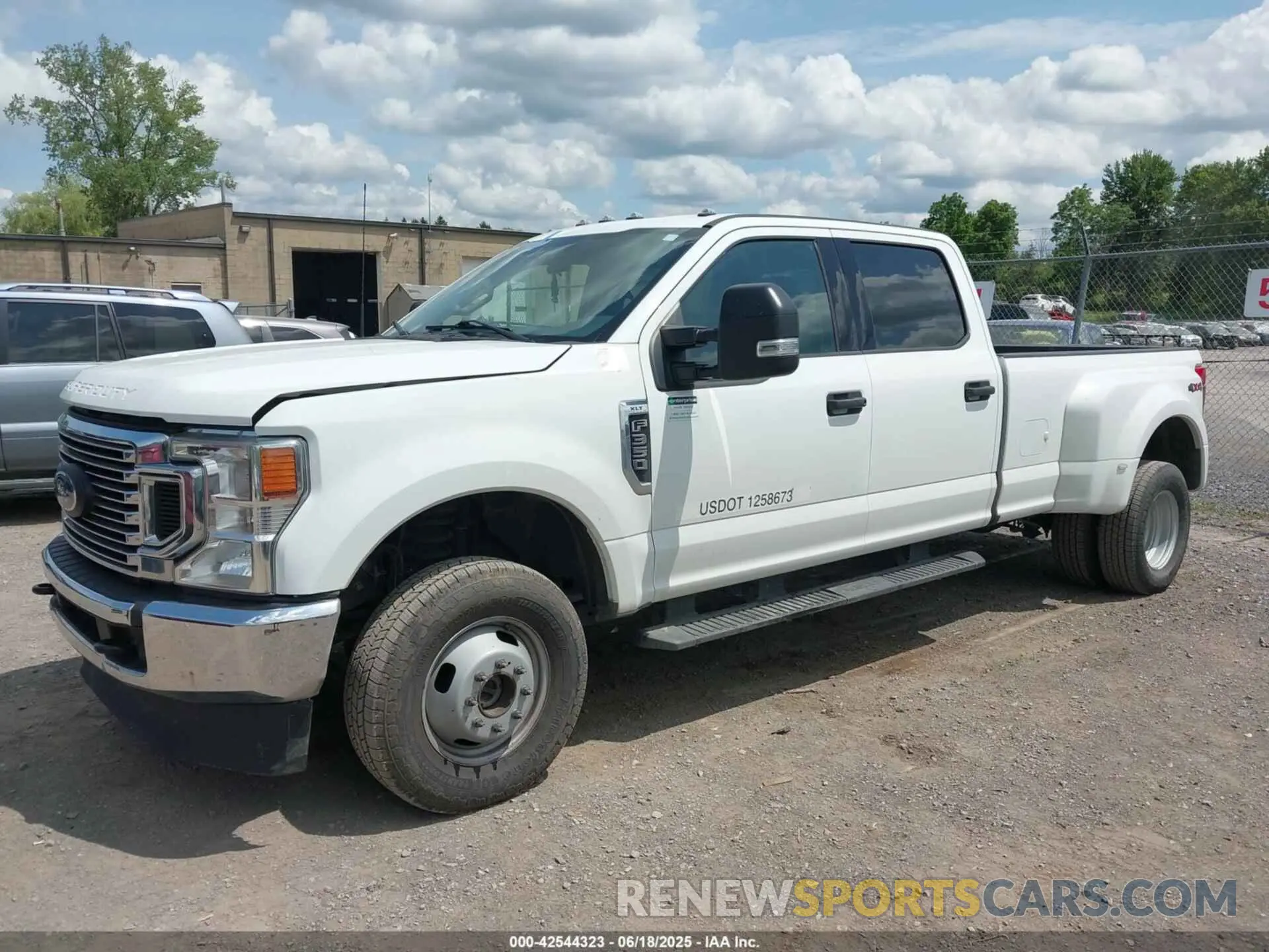 2 Photograph of a damaged car 1FT8W3DT4NEF29761 FORD F-350 2022