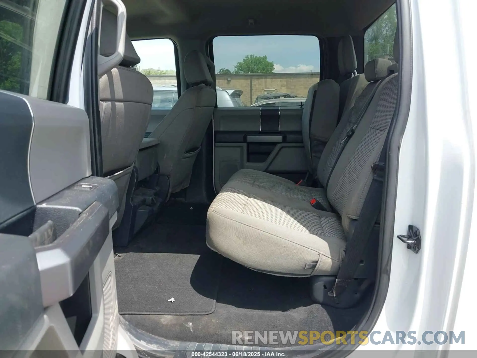 7 Photograph of a damaged car 1FT8W3DT4NEF29761 FORD F-350 2022
