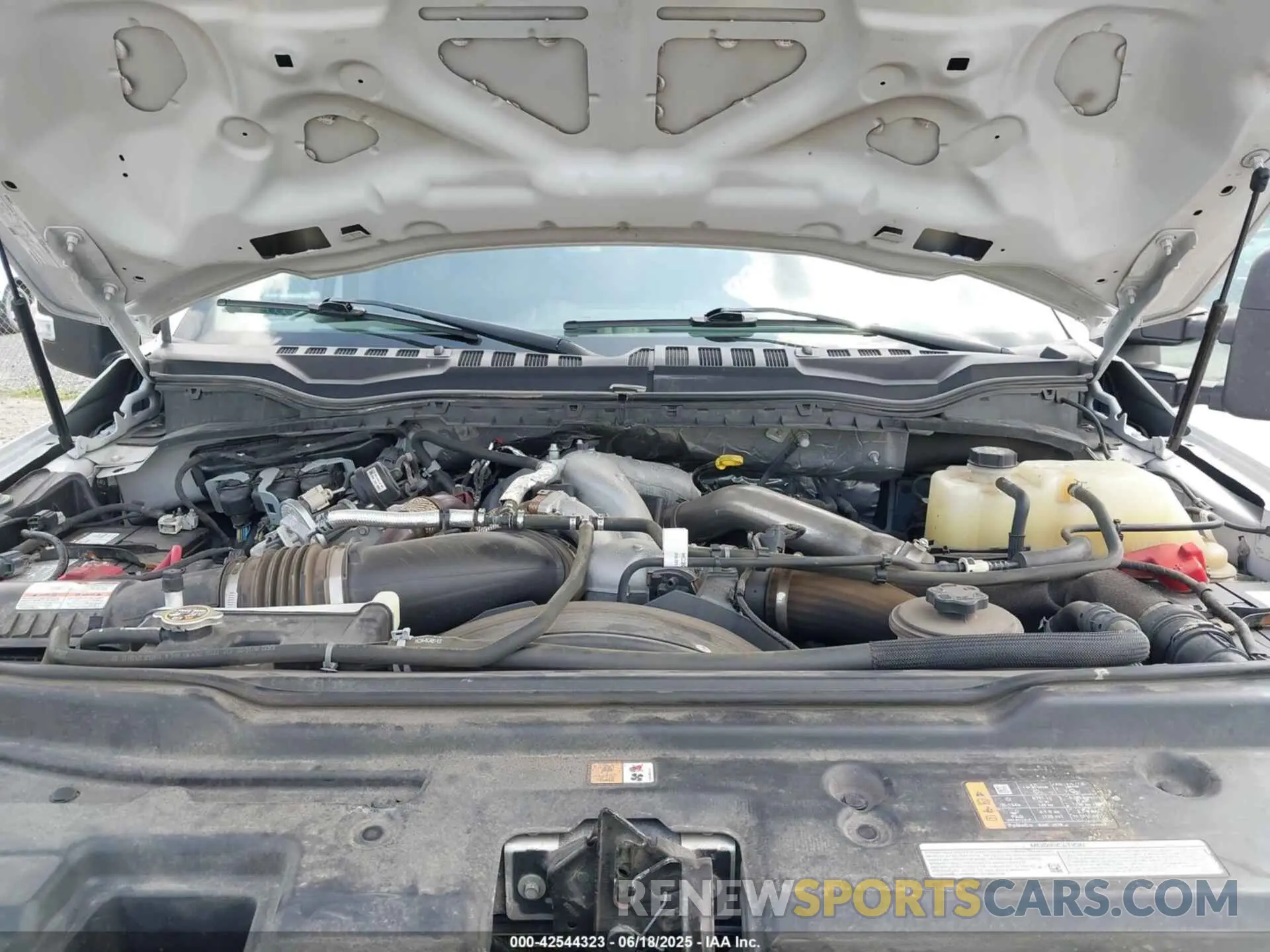 9 Photograph of a damaged car 1FT8W3DT4NEF29761 FORD F-350 2022