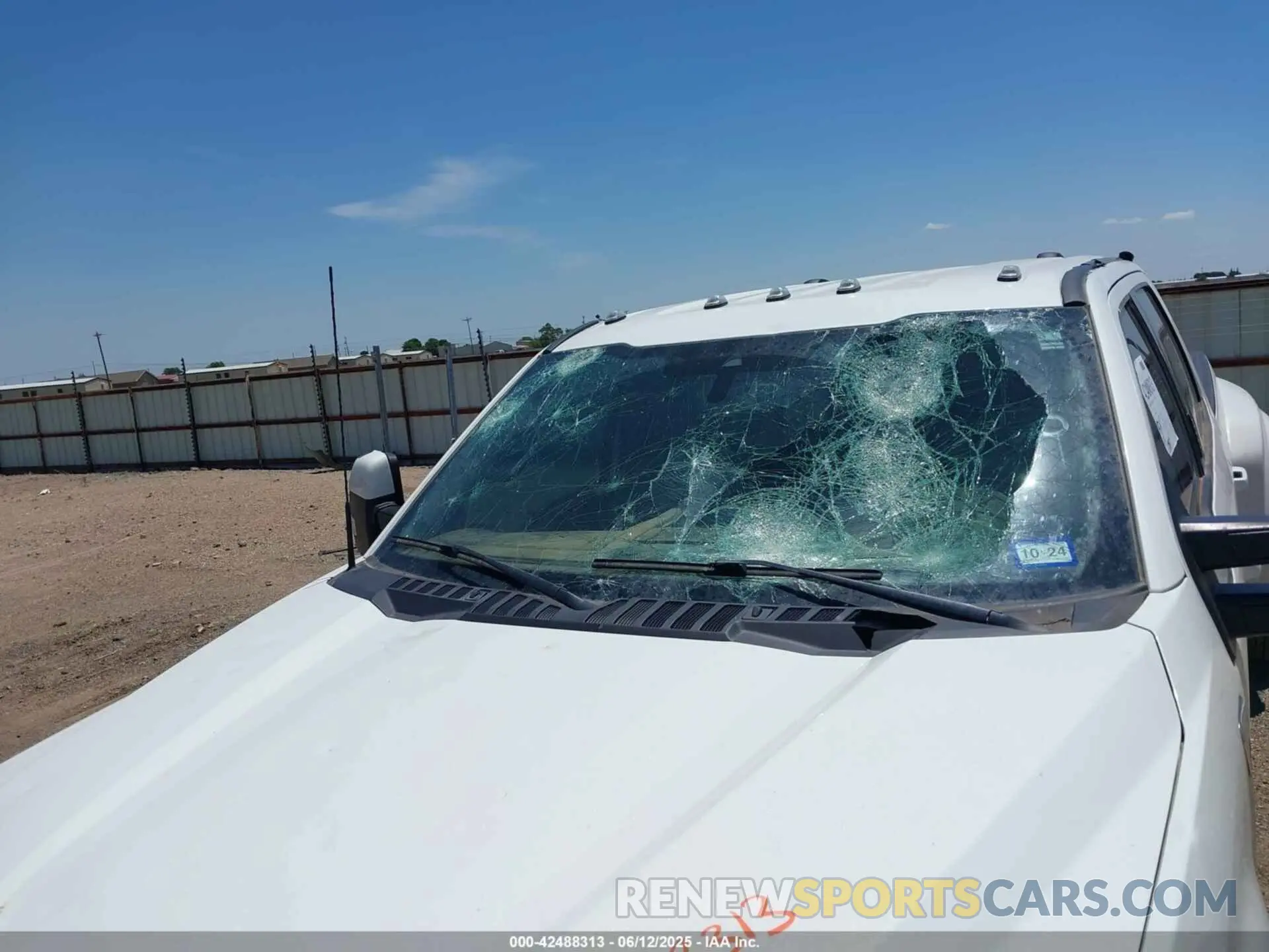 11 Photograph of a damaged car 1FT8W3DT4NEG05933 FORD F-350 2022