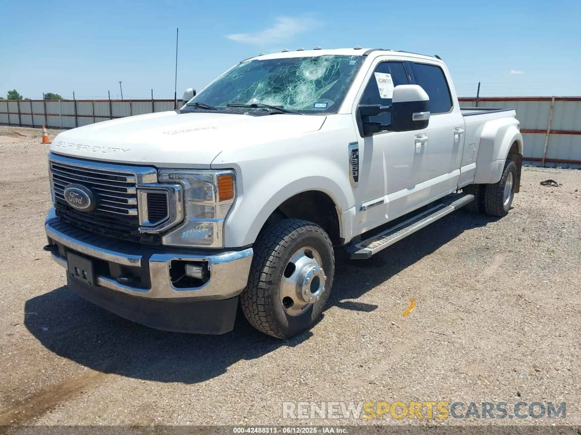 2 Photograph of a damaged car 1FT8W3DT4NEG05933 FORD F-350 2022