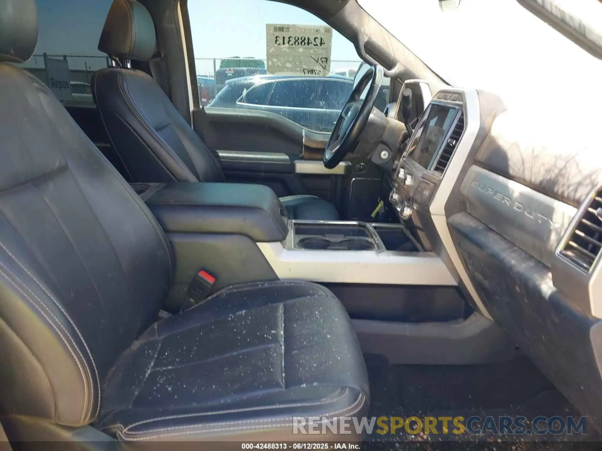 7 Photograph of a damaged car 1FT8W3DT4NEG05933 FORD F-350 2022