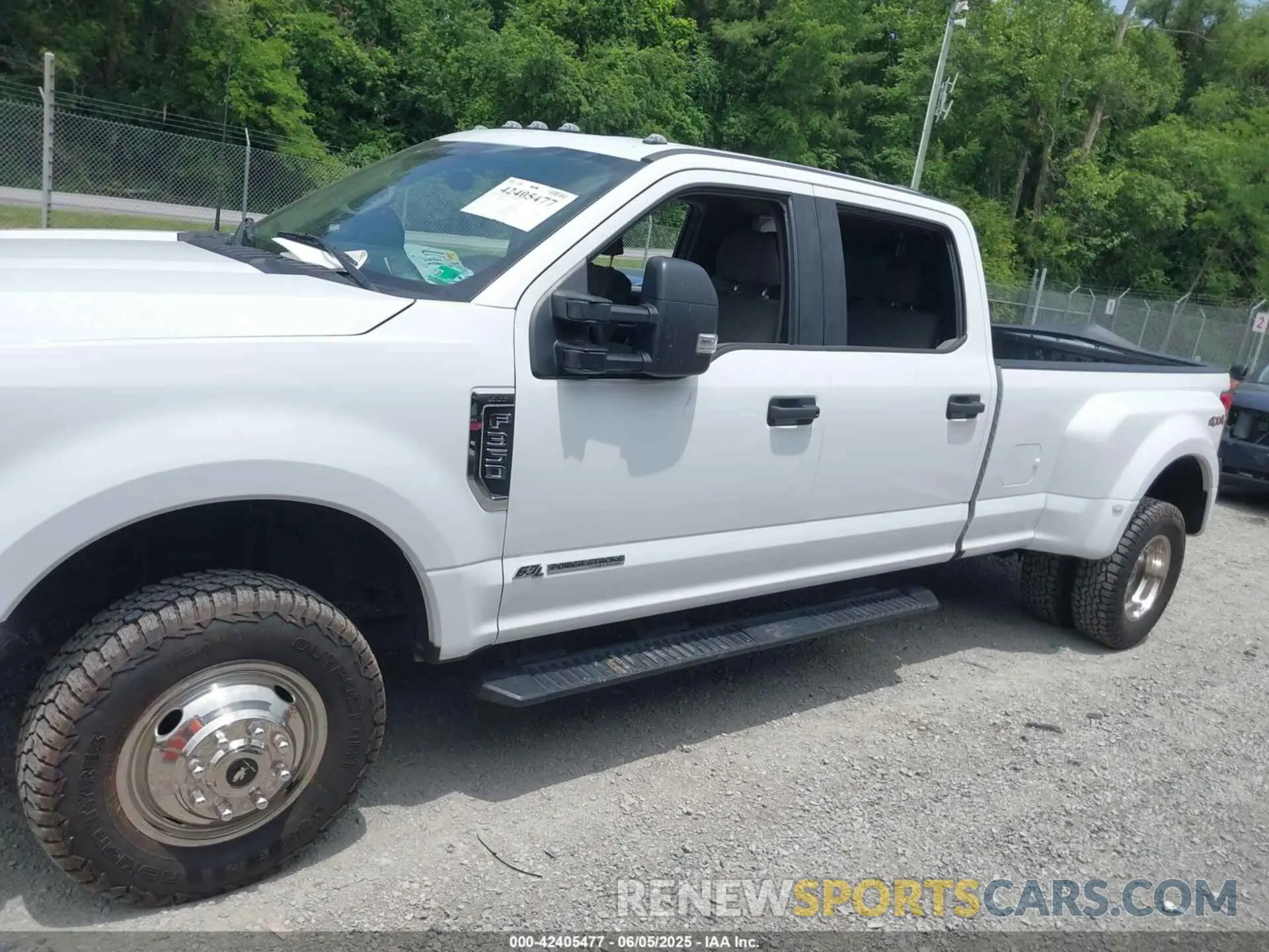 14 Photograph of a damaged car 1FT8W3DT4NEG27401 FORD F-350 2022