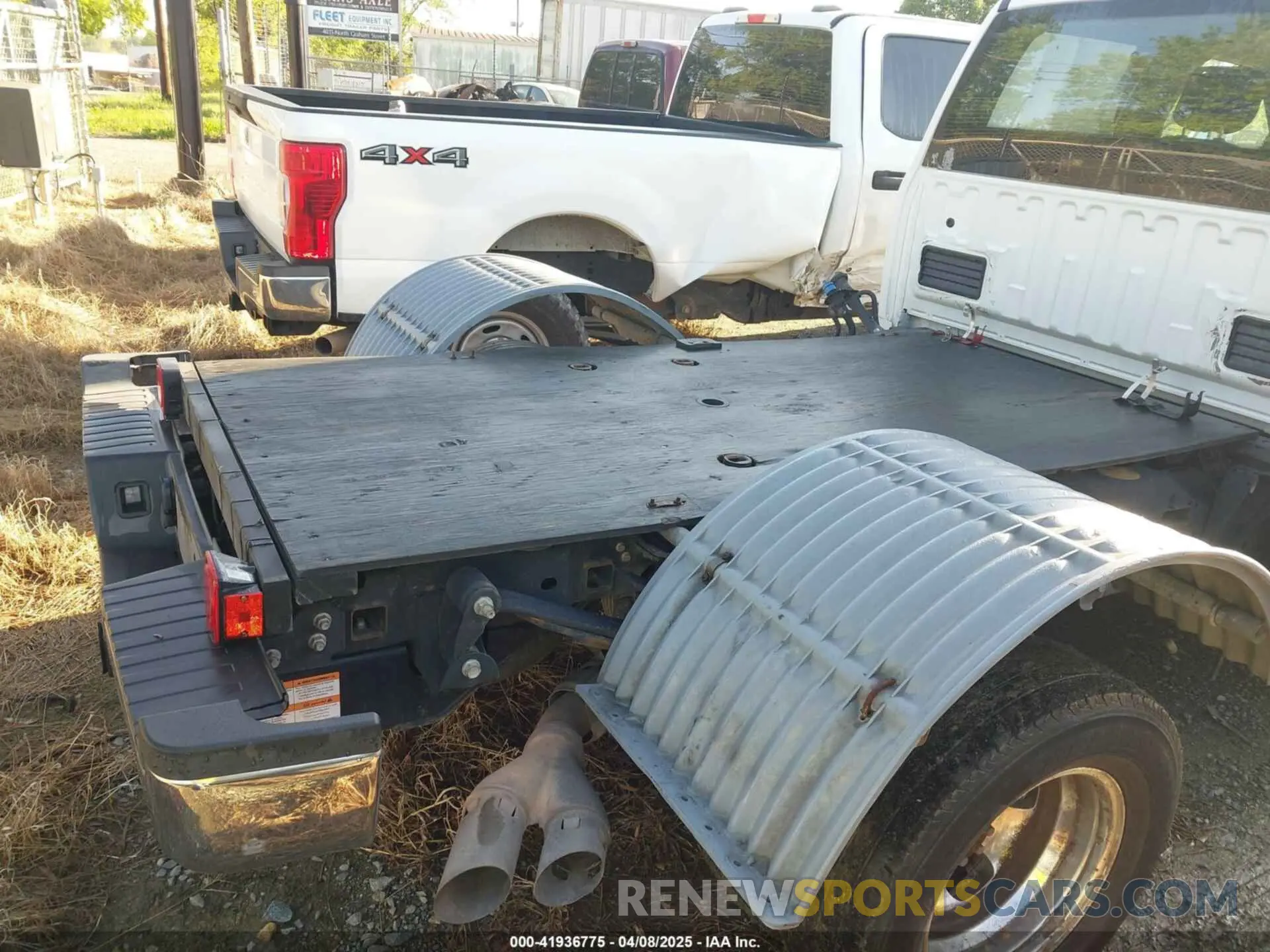 12 Photograph of a damaged car 1FT8W3DT5NEC43353 FORD F-350 2022