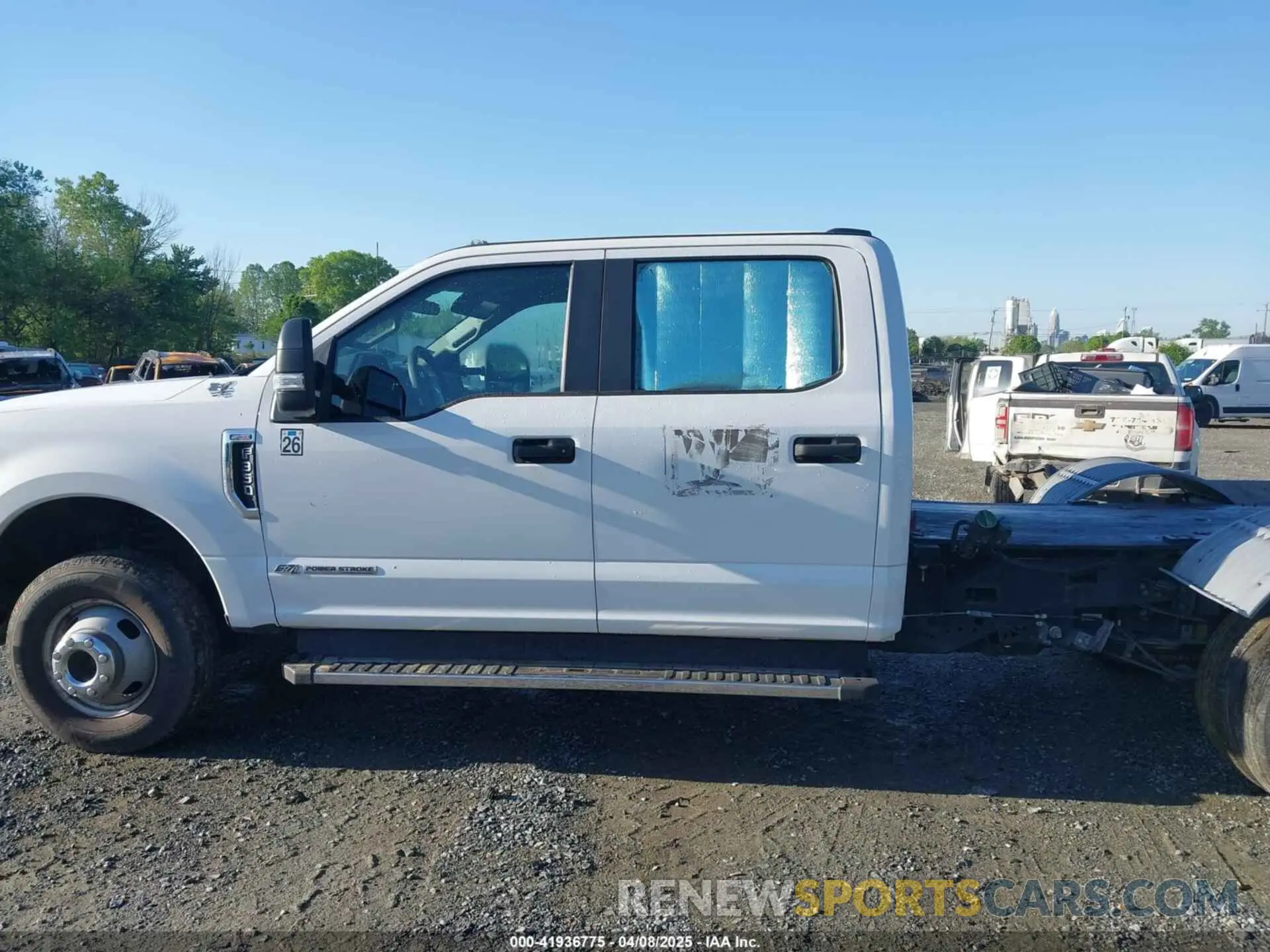 16 Photograph of a damaged car 1FT8W3DT5NEC43353 FORD F-350 2022
