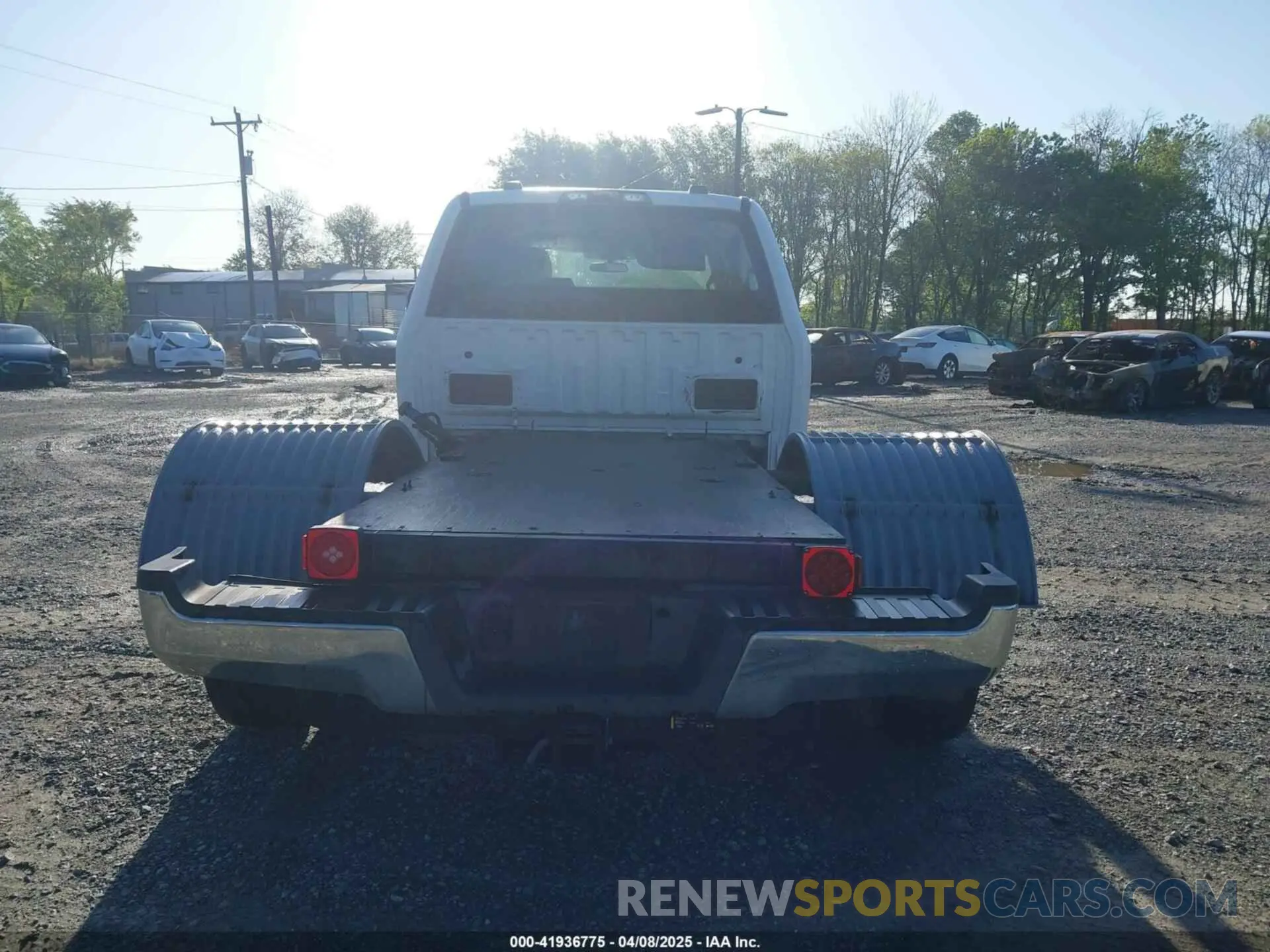 17 Photograph of a damaged car 1FT8W3DT5NEC43353 FORD F-350 2022