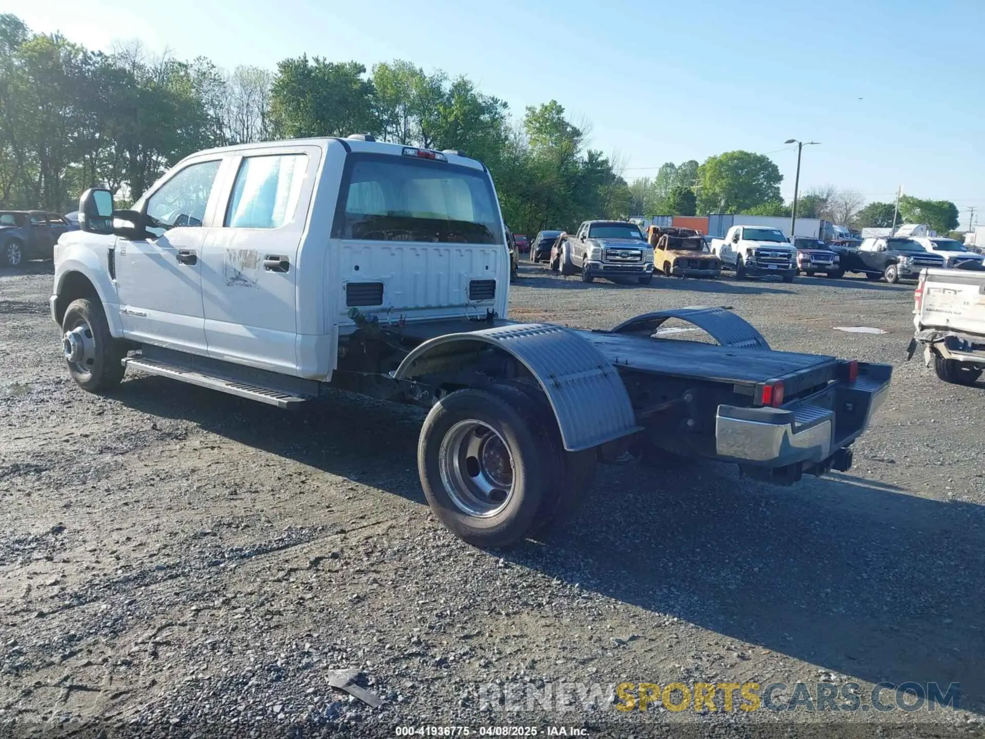 3 Photograph of a damaged car 1FT8W3DT5NEC43353 FORD F-350 2022