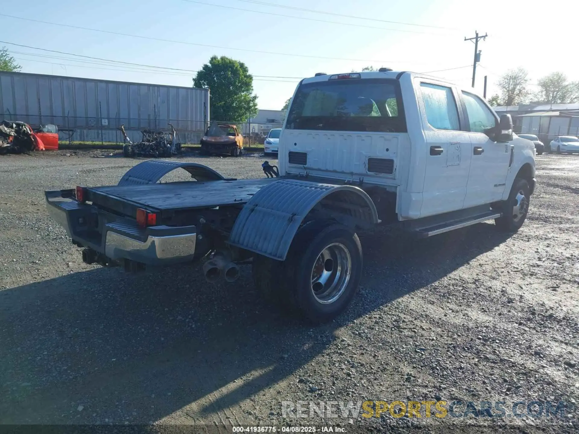 4 Photograph of a damaged car 1FT8W3DT5NEC43353 FORD F-350 2022