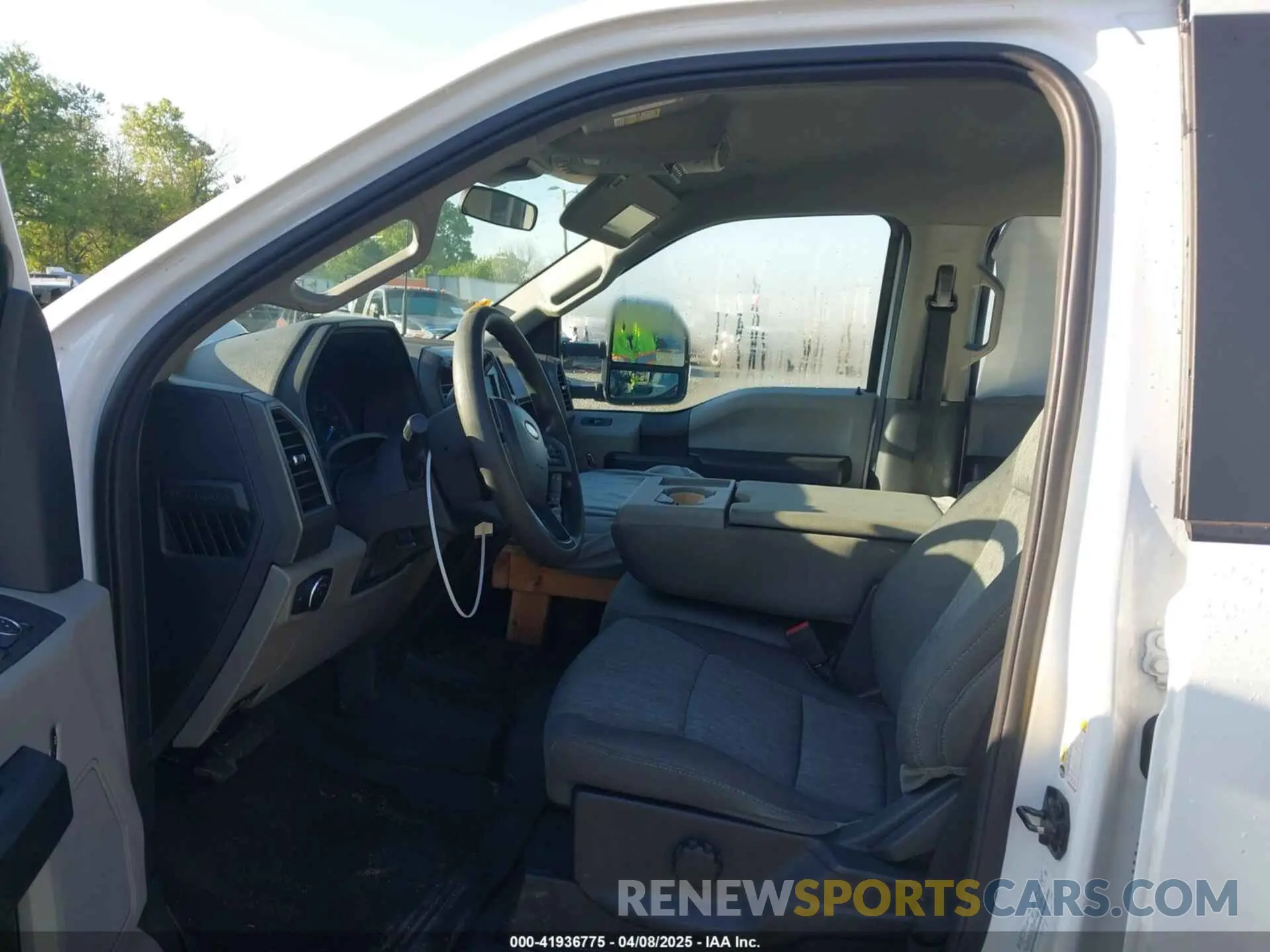 7 Photograph of a damaged car 1FT8W3DT5NEC43353 FORD F-350 2022