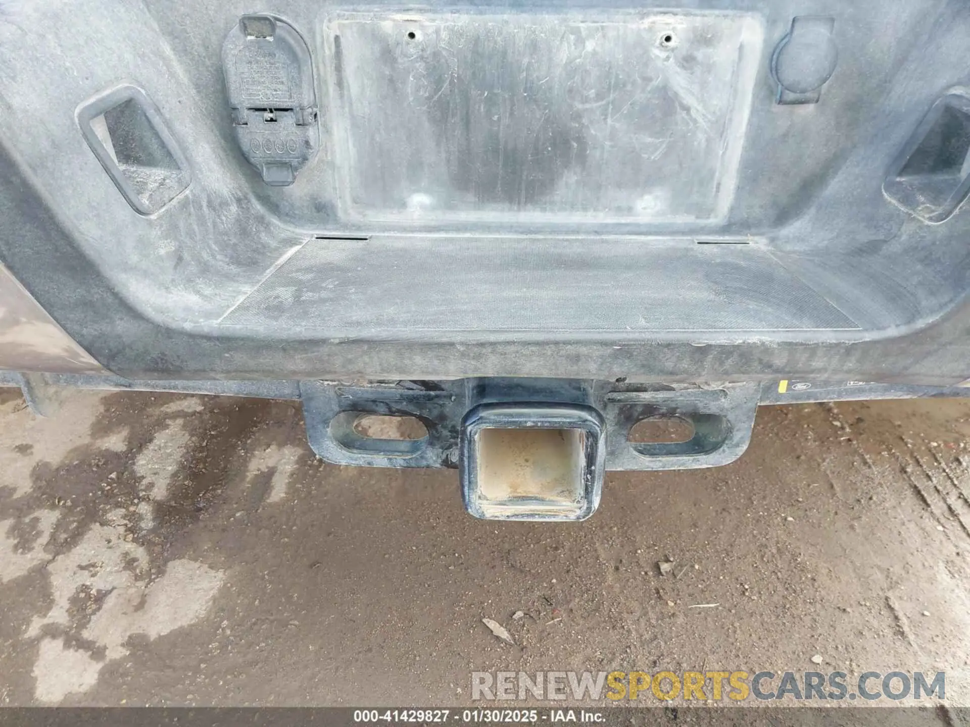 12 Photograph of a damaged car 1FT8W3DT5NED32033 FORD F-350 2022