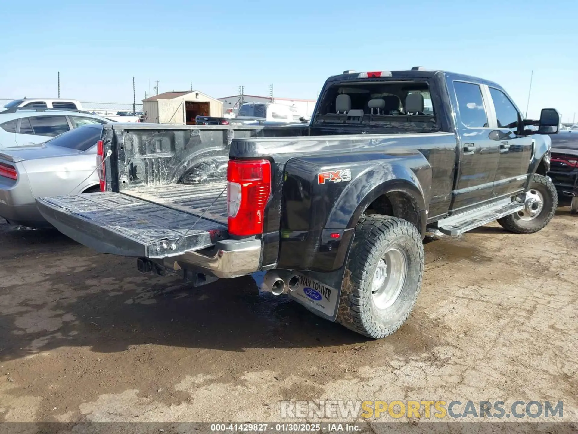 4 Photograph of a damaged car 1FT8W3DT5NED32033 FORD F-350 2022