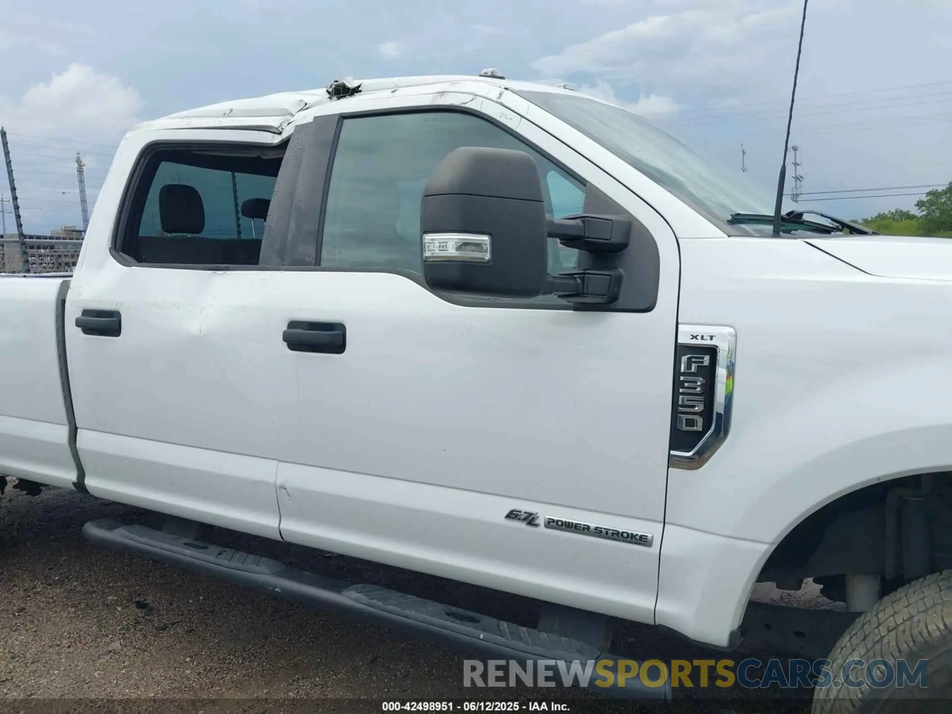 13 Photograph of a damaged car 1FT8W3DT5NED61189 FORD F-350 2022