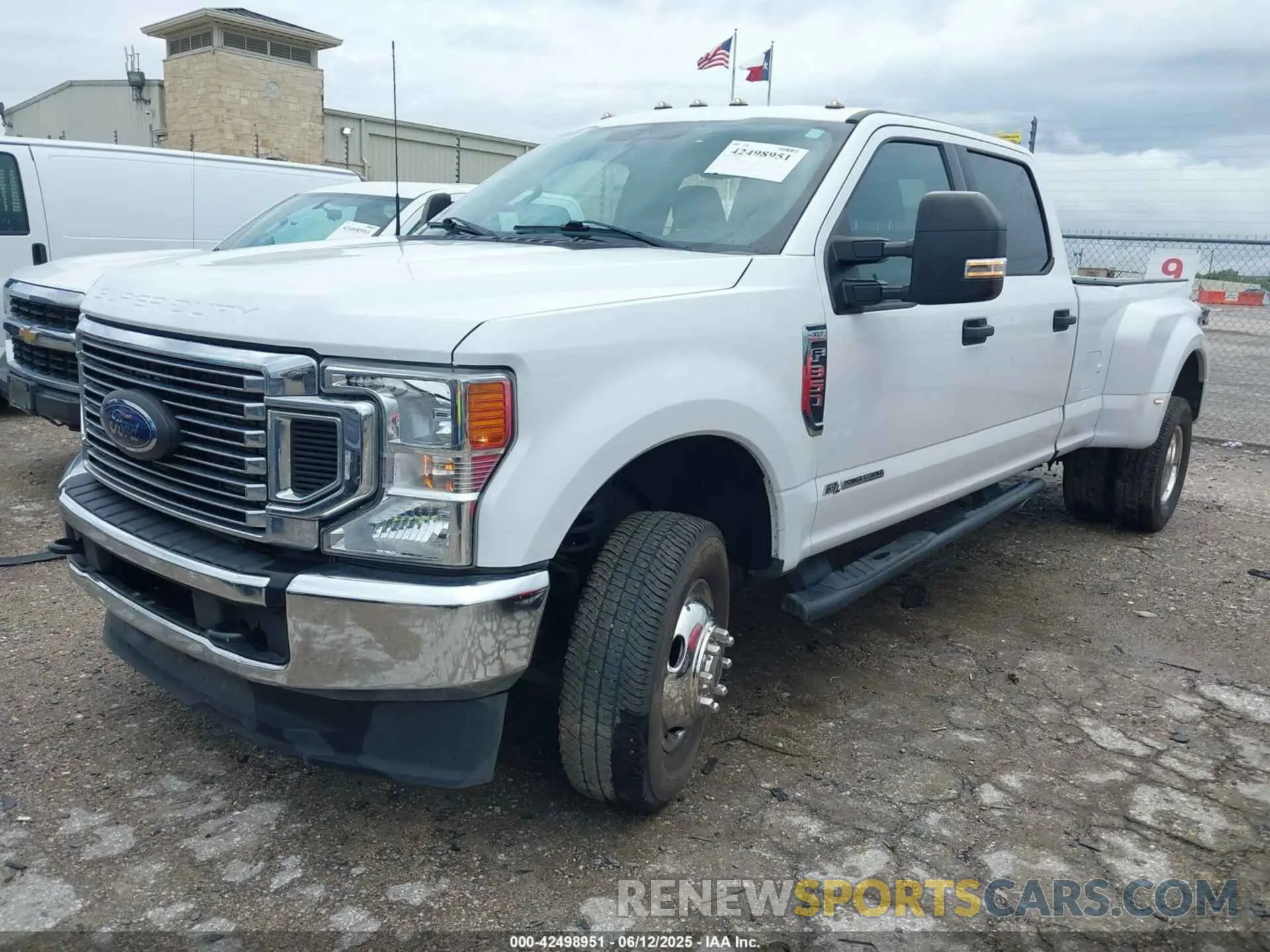 2 Photograph of a damaged car 1FT8W3DT5NED61189 FORD F-350 2022