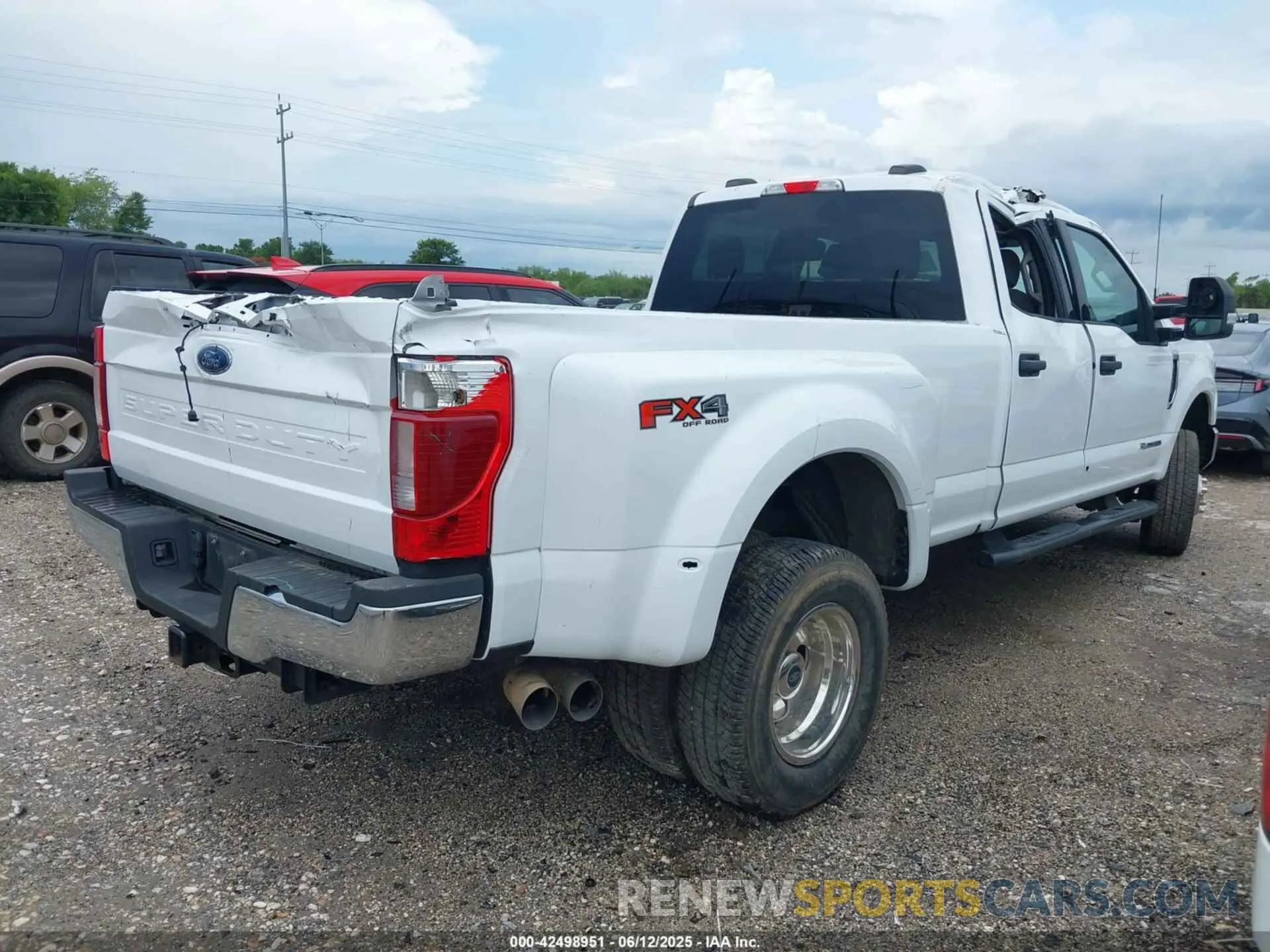 4 Photograph of a damaged car 1FT8W3DT5NED61189 FORD F-350 2022