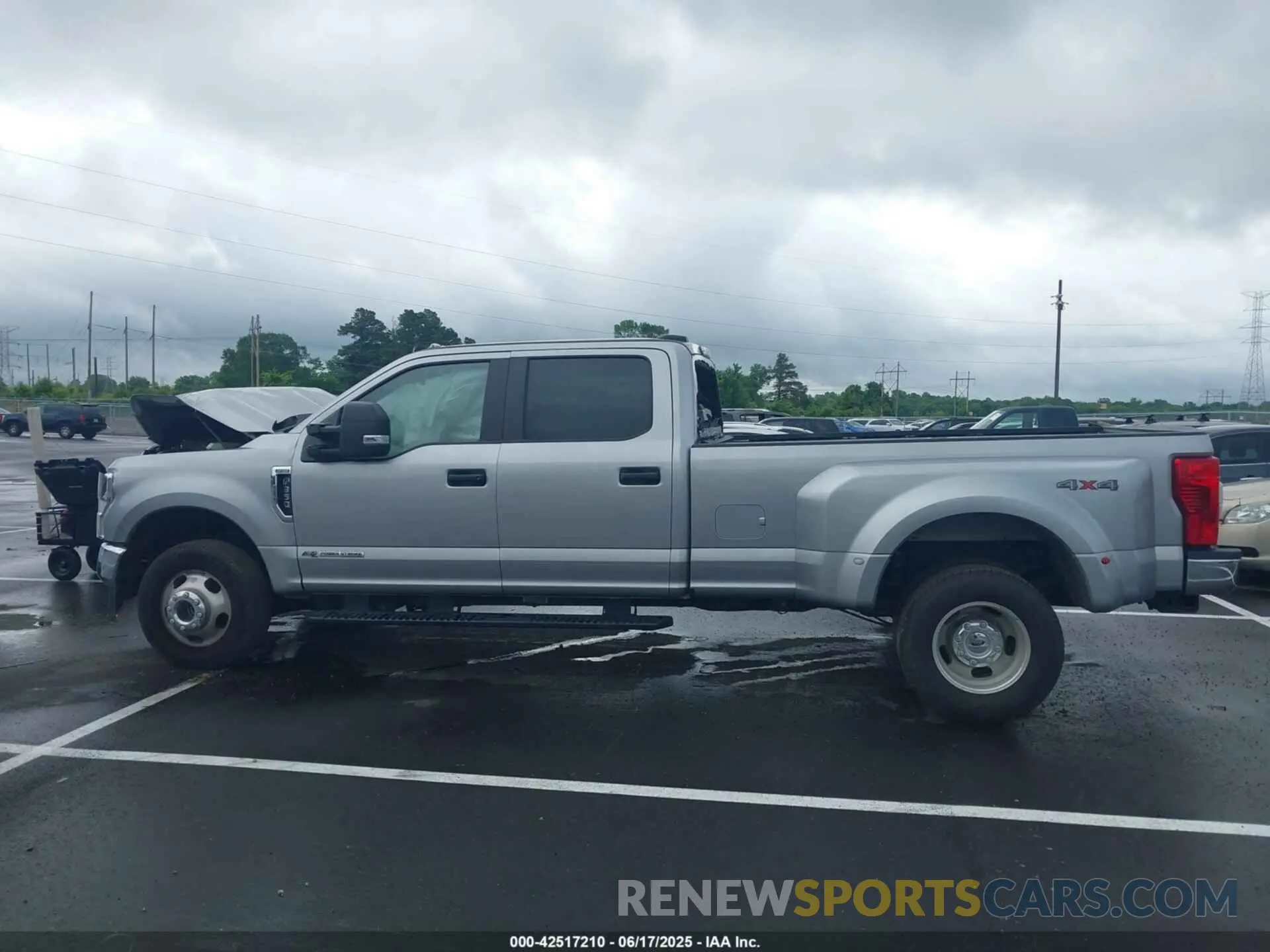 13 Photograph of a damaged car 1FT8W3DT5NEE76374 FORD F-350 2022