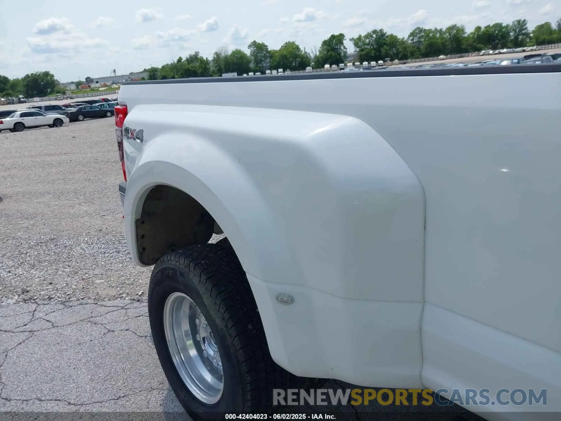 11 Photograph of a damaged car 1FT8W3DT5NEF24696 FORD F-350 2022