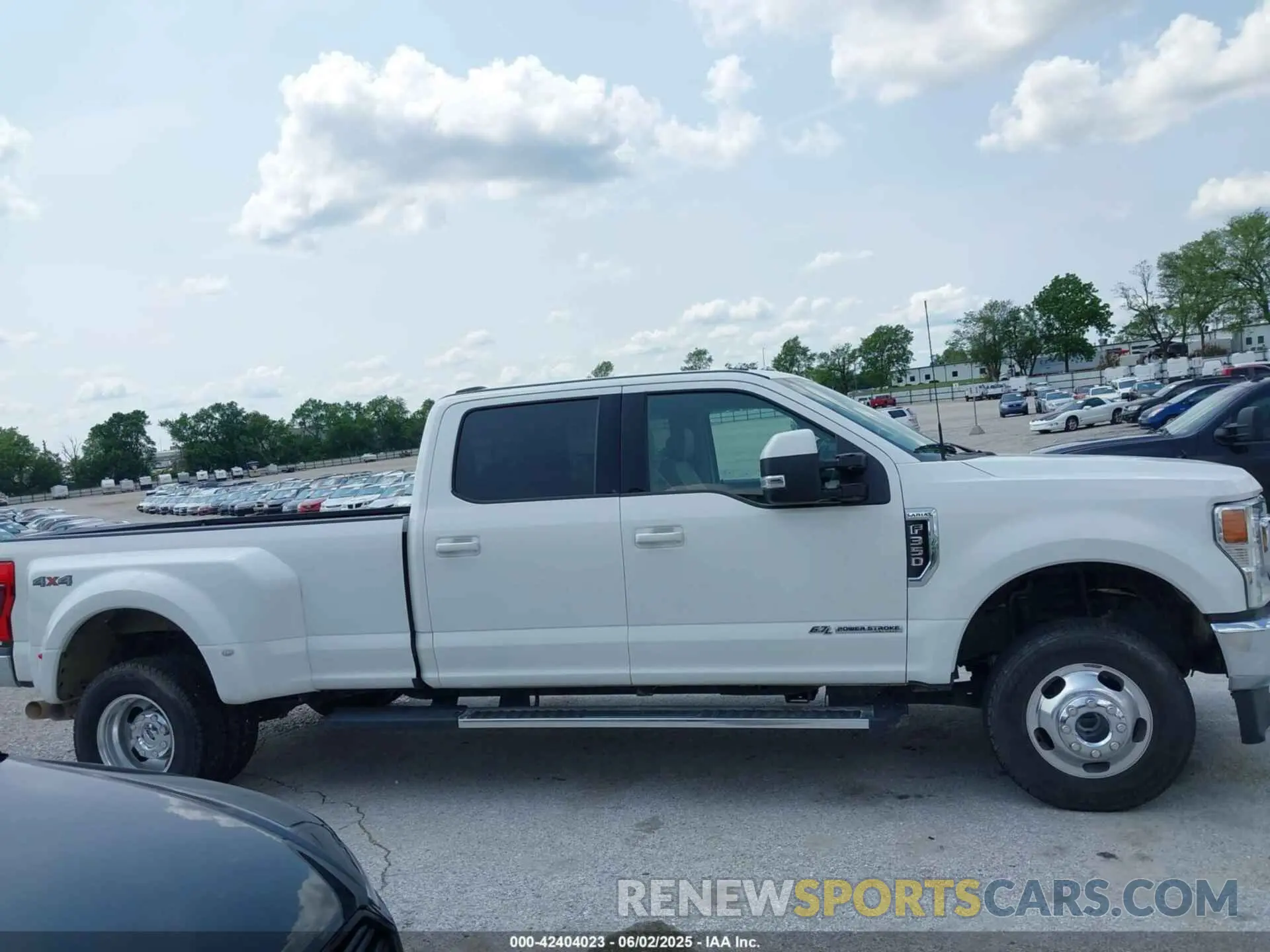 13 Photograph of a damaged car 1FT8W3DT5NEF24696 FORD F-350 2022