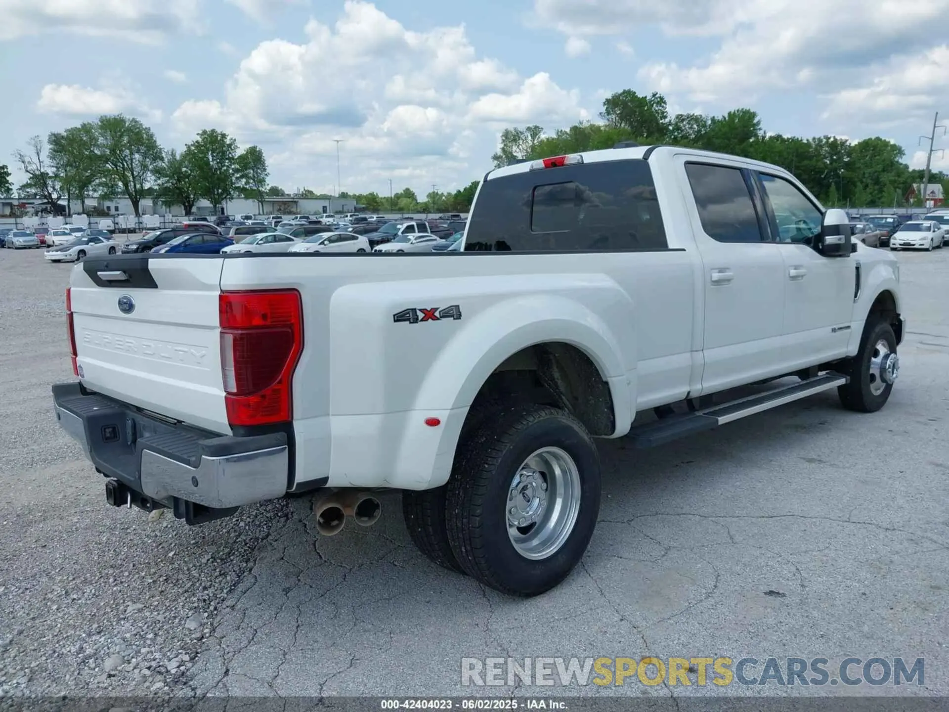 4 Photograph of a damaged car 1FT8W3DT5NEF24696 FORD F-350 2022
