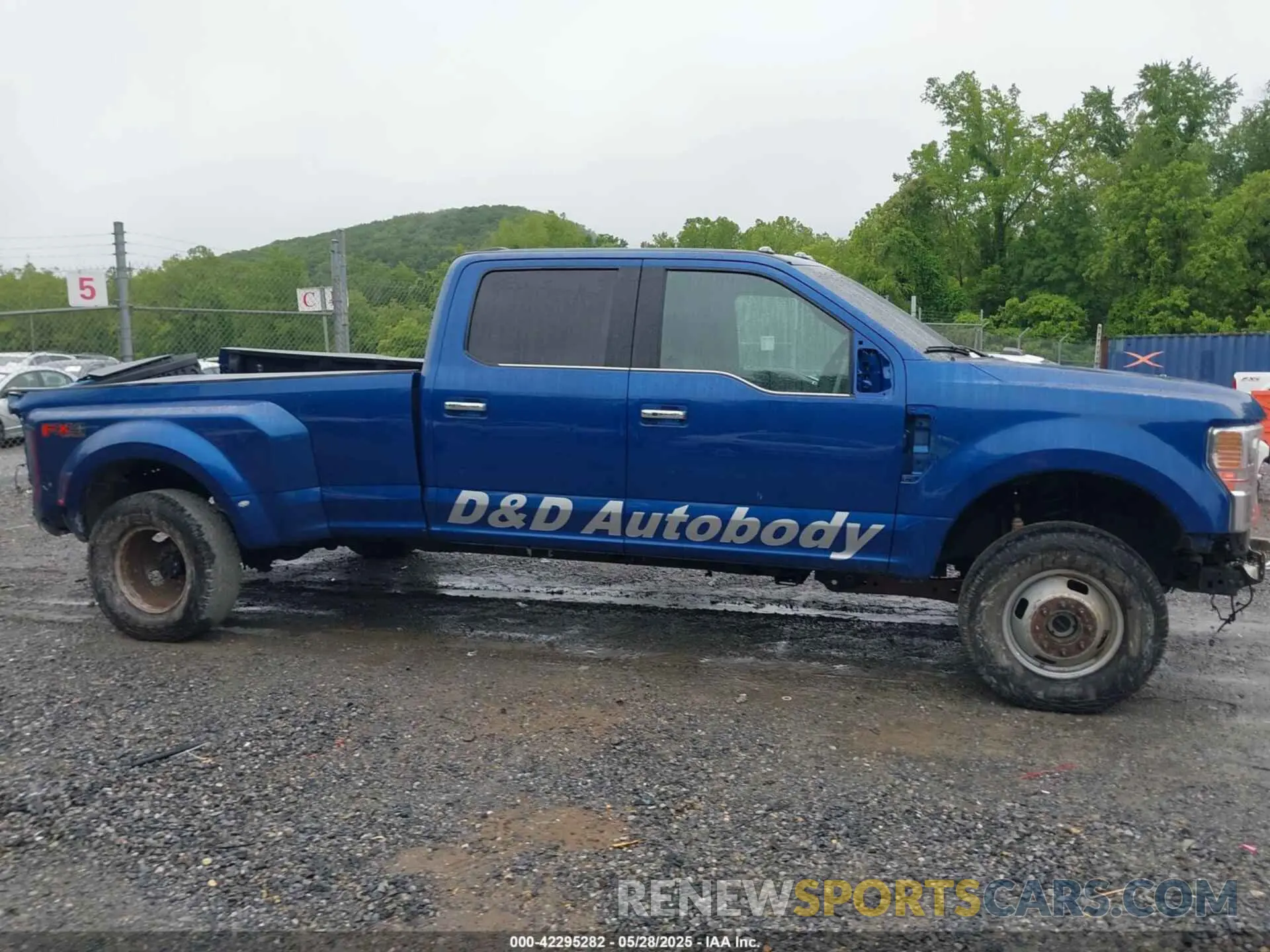 13 Photograph of a damaged car 1FT8W3DT9NED51992 FORD F-350 2022