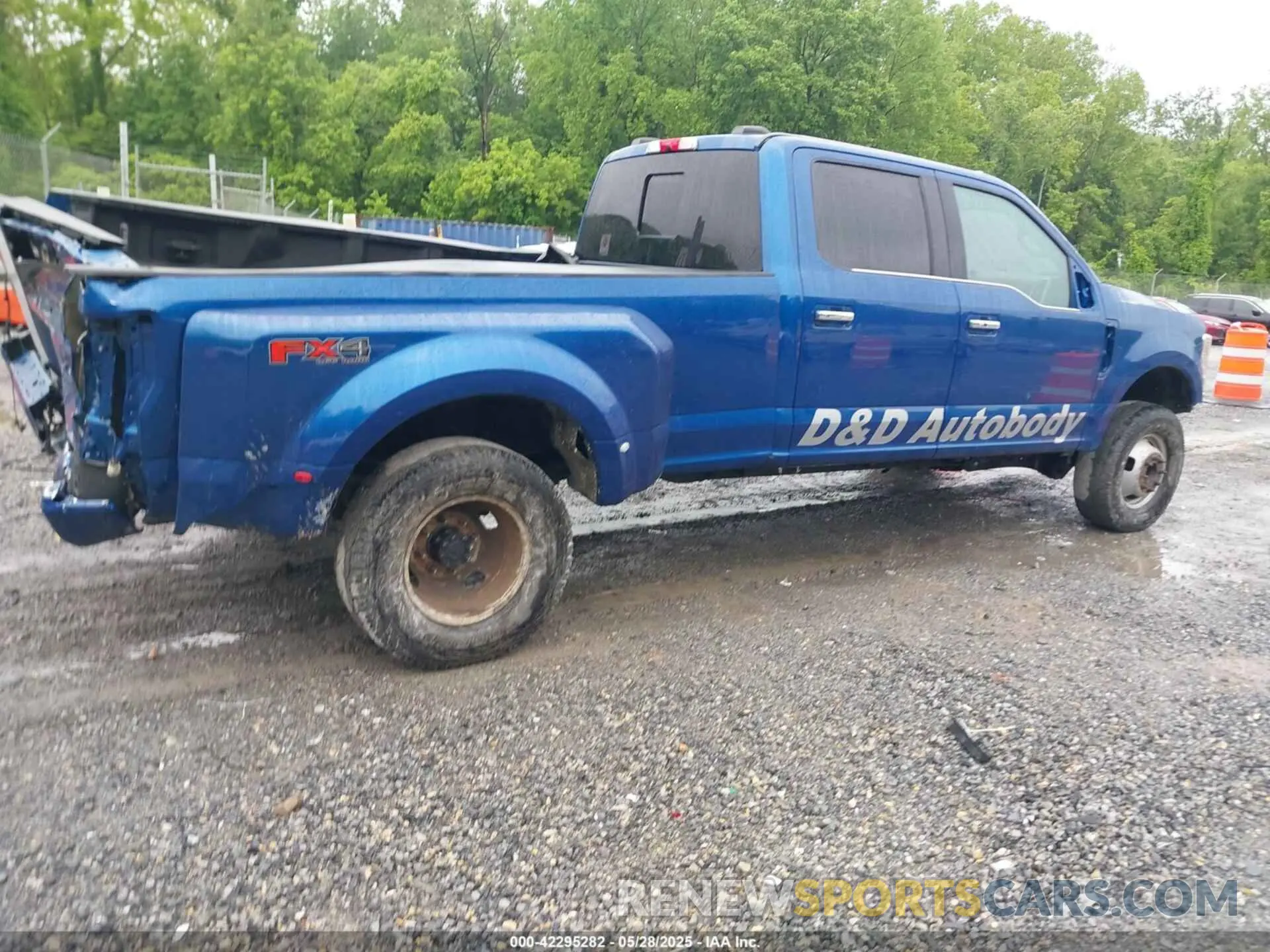 4 Photograph of a damaged car 1FT8W3DT9NED51992 FORD F-350 2022