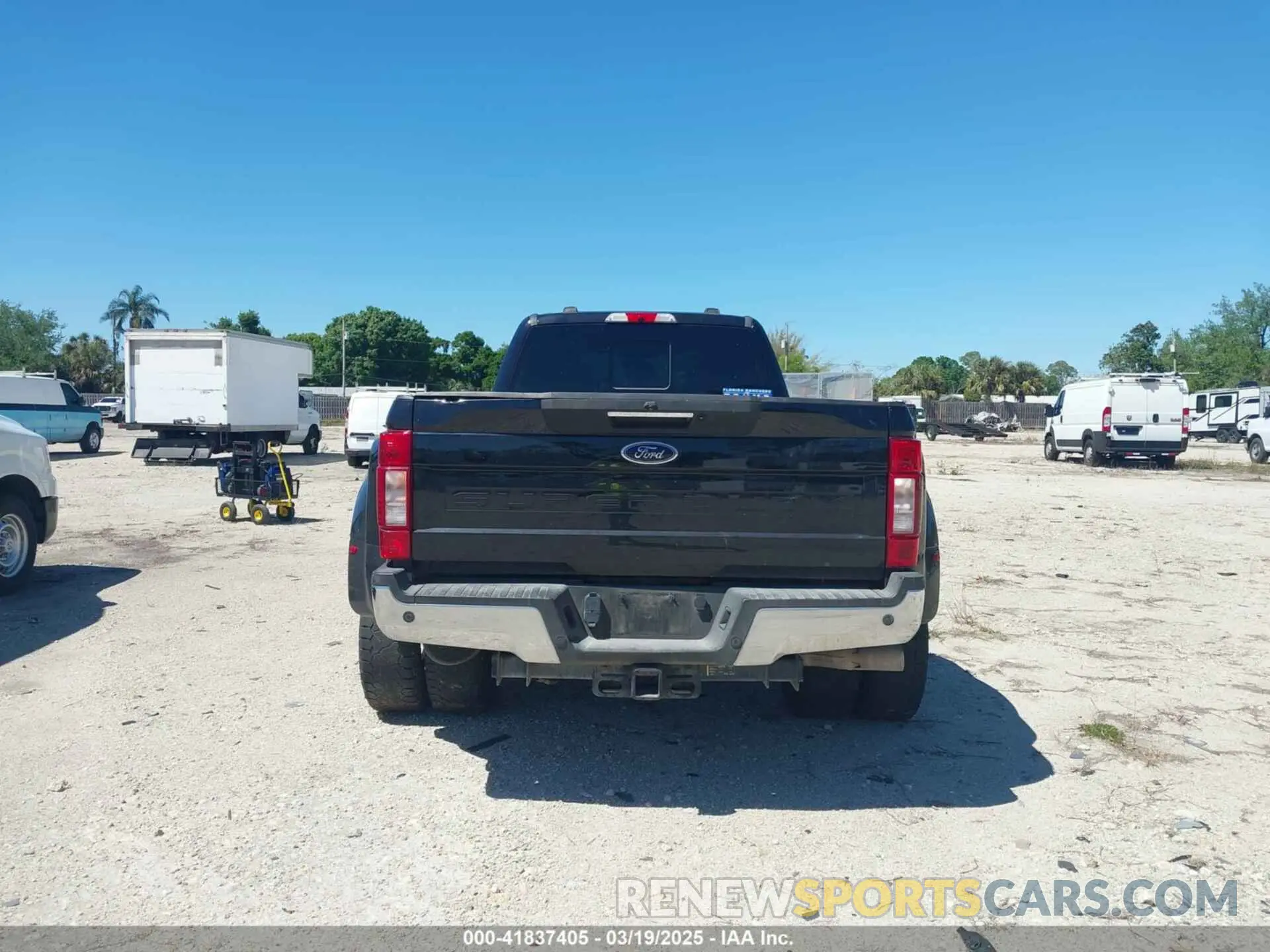 15 Photograph of a damaged car 1FT8W3DT9NEE63501 FORD F-350 2022